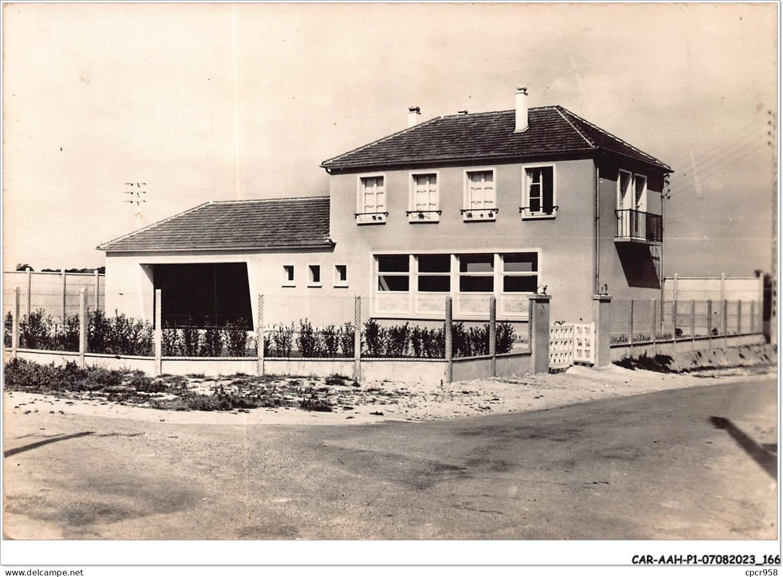 CAR-AAHP1-14-0084 - ANGUERNY - L'école - Andere & Zonder Classificatie