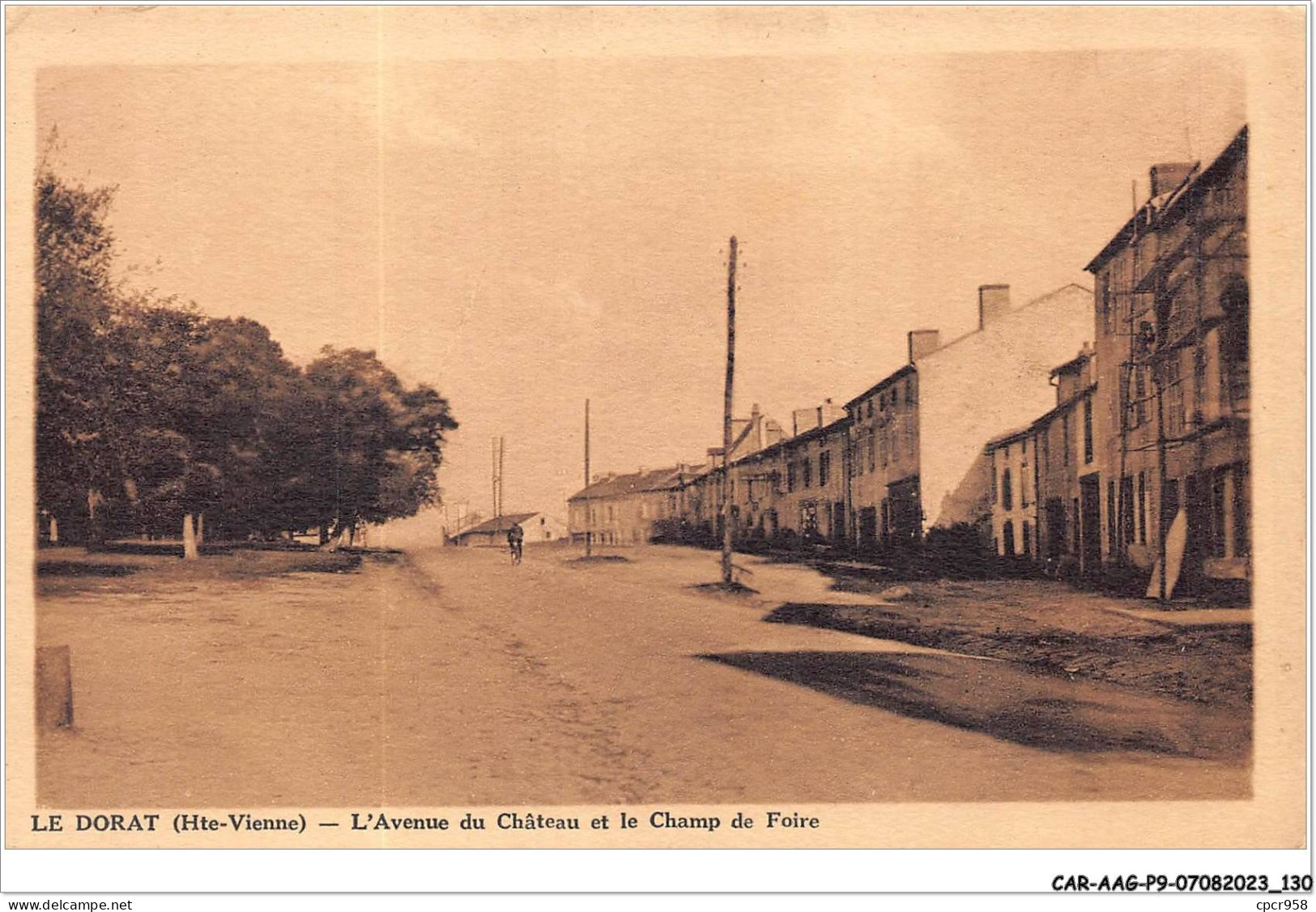 CAR-AAGP9-87-0847 - LE DORAT - L'Avenue Du Chateau Et Le Champ Foire - Le Dorat