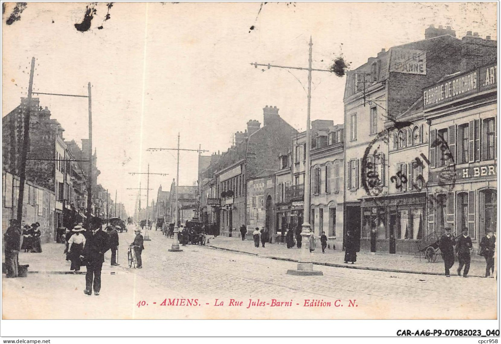 CAR-AAGP9-80-0802 - AMIENS - La Rue Jules-Barni - Fabrique De Bouchons - Amiens