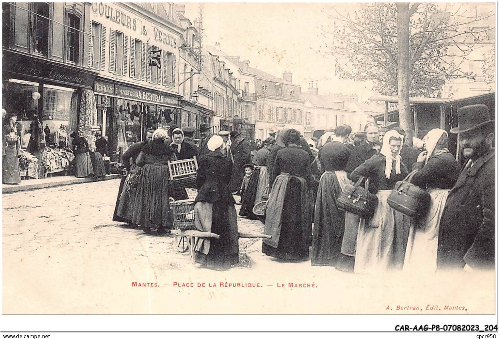 CAR-AAGP8-78-0779 - MANTES - Place De La Republique - Le Marche - Mantes La Ville