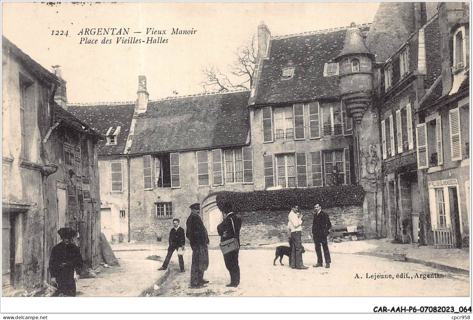 CAR-AAHP6-61-0508 - ARGENTAN - Vieux Manoir - Place Des Vieilles - Halles - Argentan