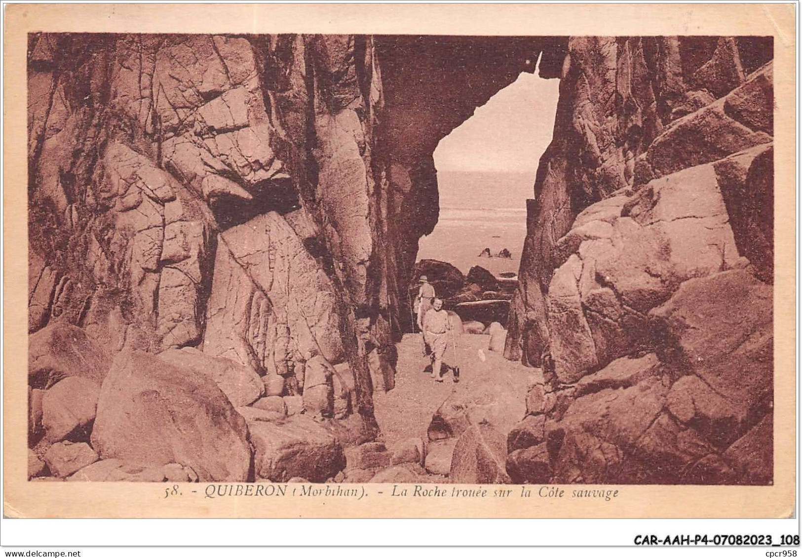 CAR-AAHP4-56-0339 - QUIBERON - La Roche Trouée Sur La Côte Sauvage - Quiberon