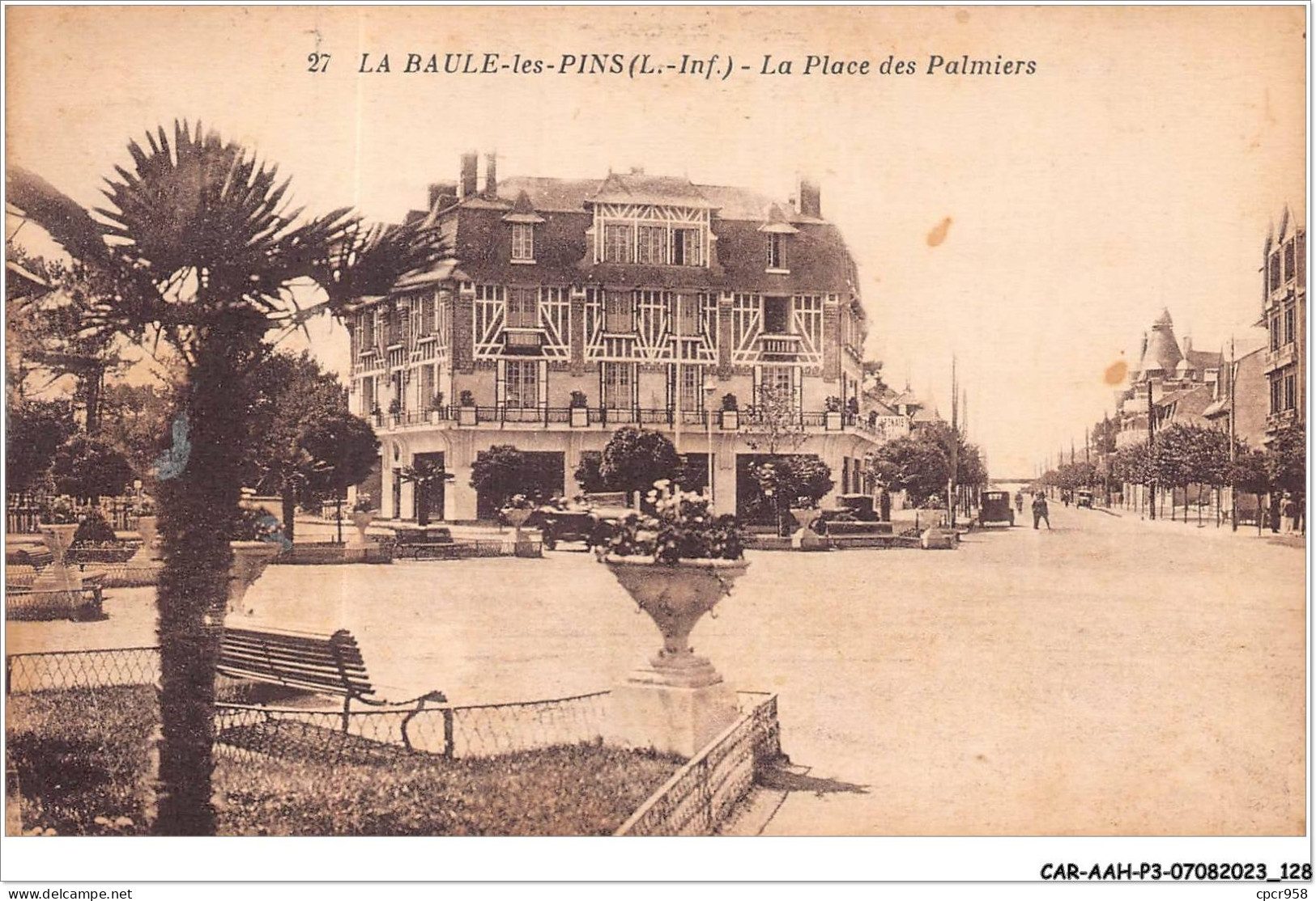 CAR-AAHP3-44-0248 - LA BAULE-LES-PINS - La Place Des Palmiers - La Baule-Escoublac