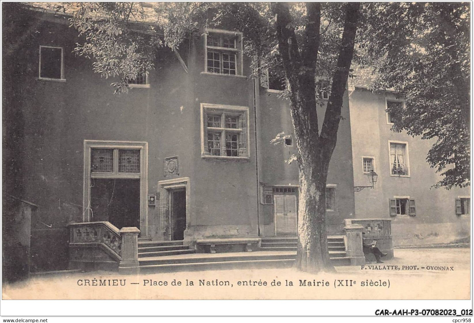 CAR-AAHP3-38-0190 - CREMIEU - Place De La Nation - Entrée De La Mairie - Crémieu