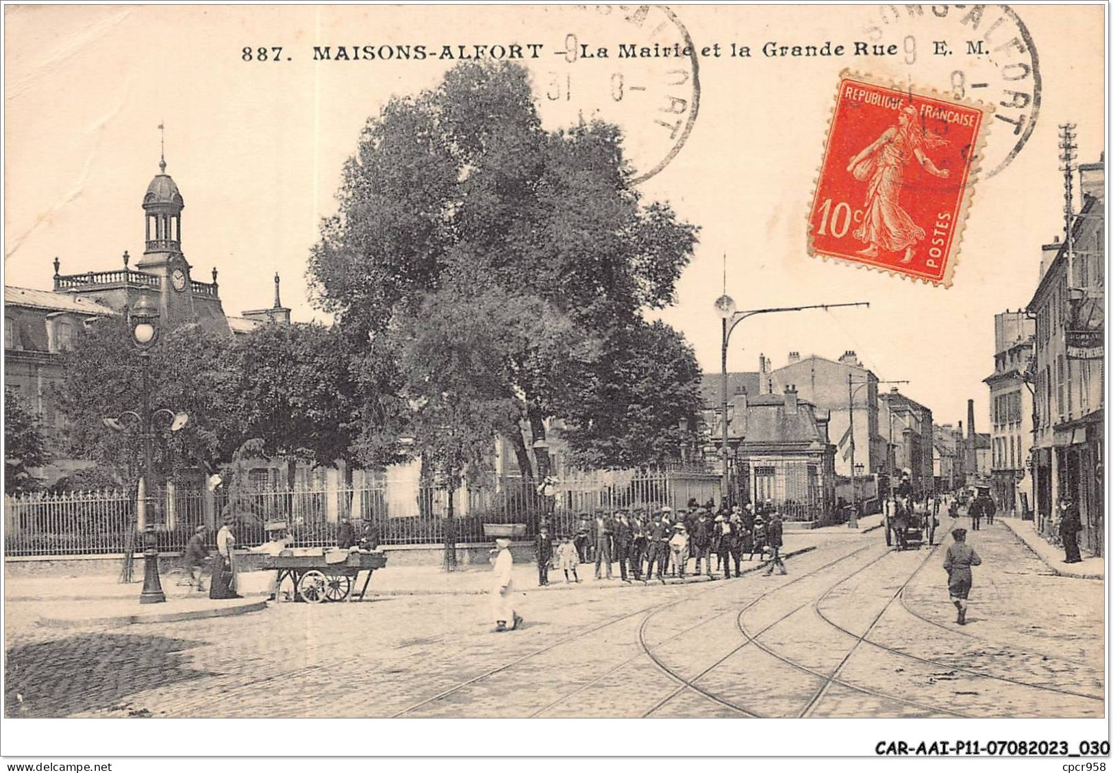 CAR-AAIP11-94-0995 - MAISONS ALFORT - La Mairie Et La Grande Rue  - Maisons Alfort