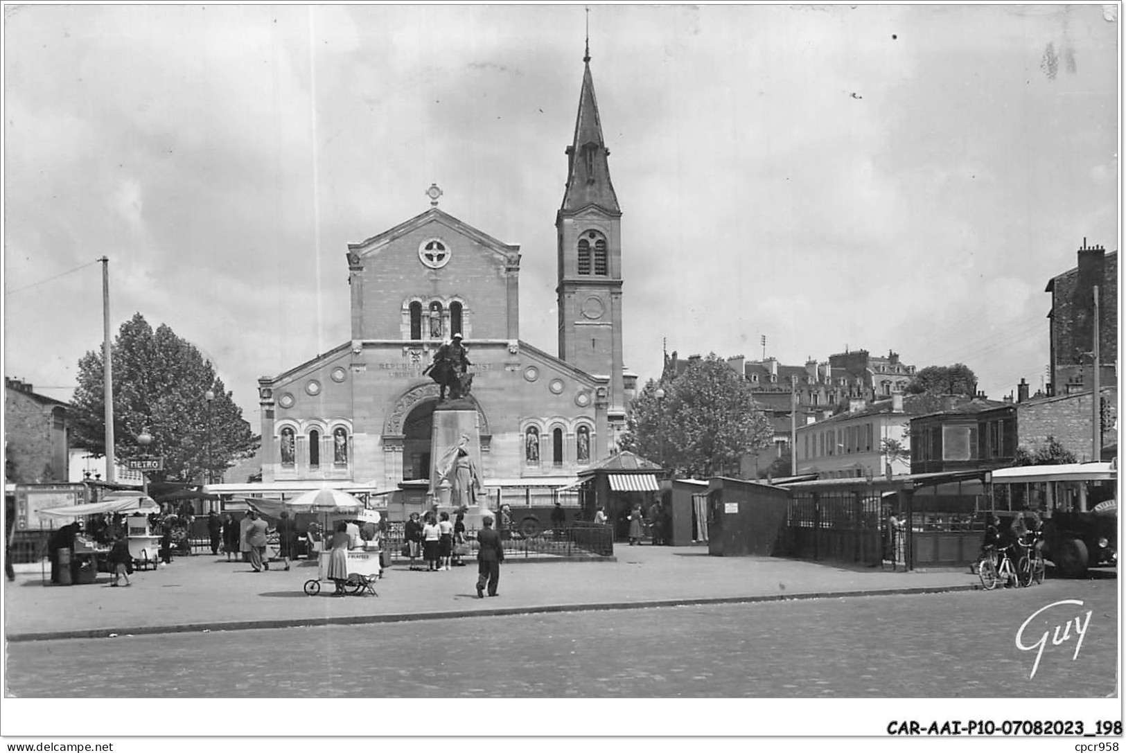 CAR-AAIP10-94-0962 - CHARENTON LE PONT - La Place Et L'eglise  - Charenton Le Pont