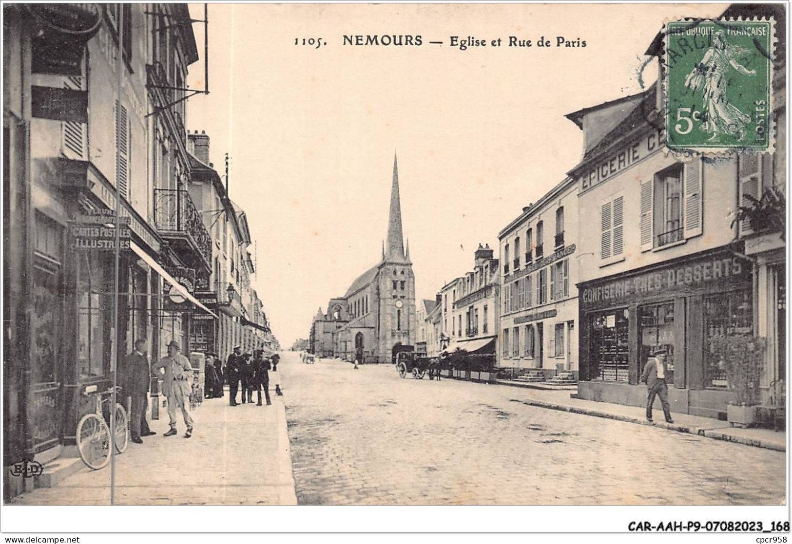 CAR-AAHP9-77-0854 - NEMOURS - église Et Rue De Paris - Epicerie, Confiserie - Nemours
