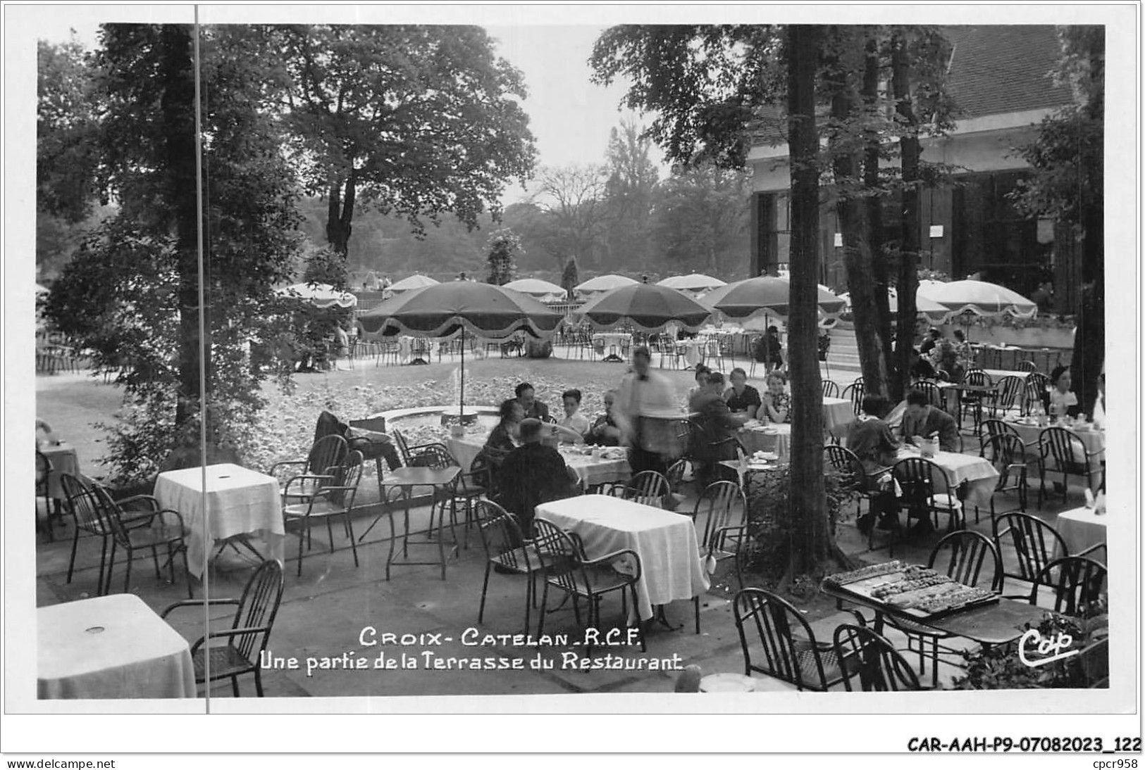 CAR-AAHP9-75-0831 - PARIS XVI - Croix-catelan - Une Partie De La Terasse Du Restaurant - District 16