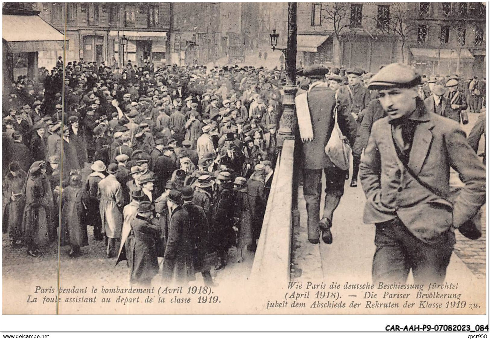 CAR-AAHP9-75-0812 - PARIS - Paris Pendant Le Bombardement En Avril 1918 - La Foule Assistant Au Départ De La Classe 1919 - Other & Unclassified