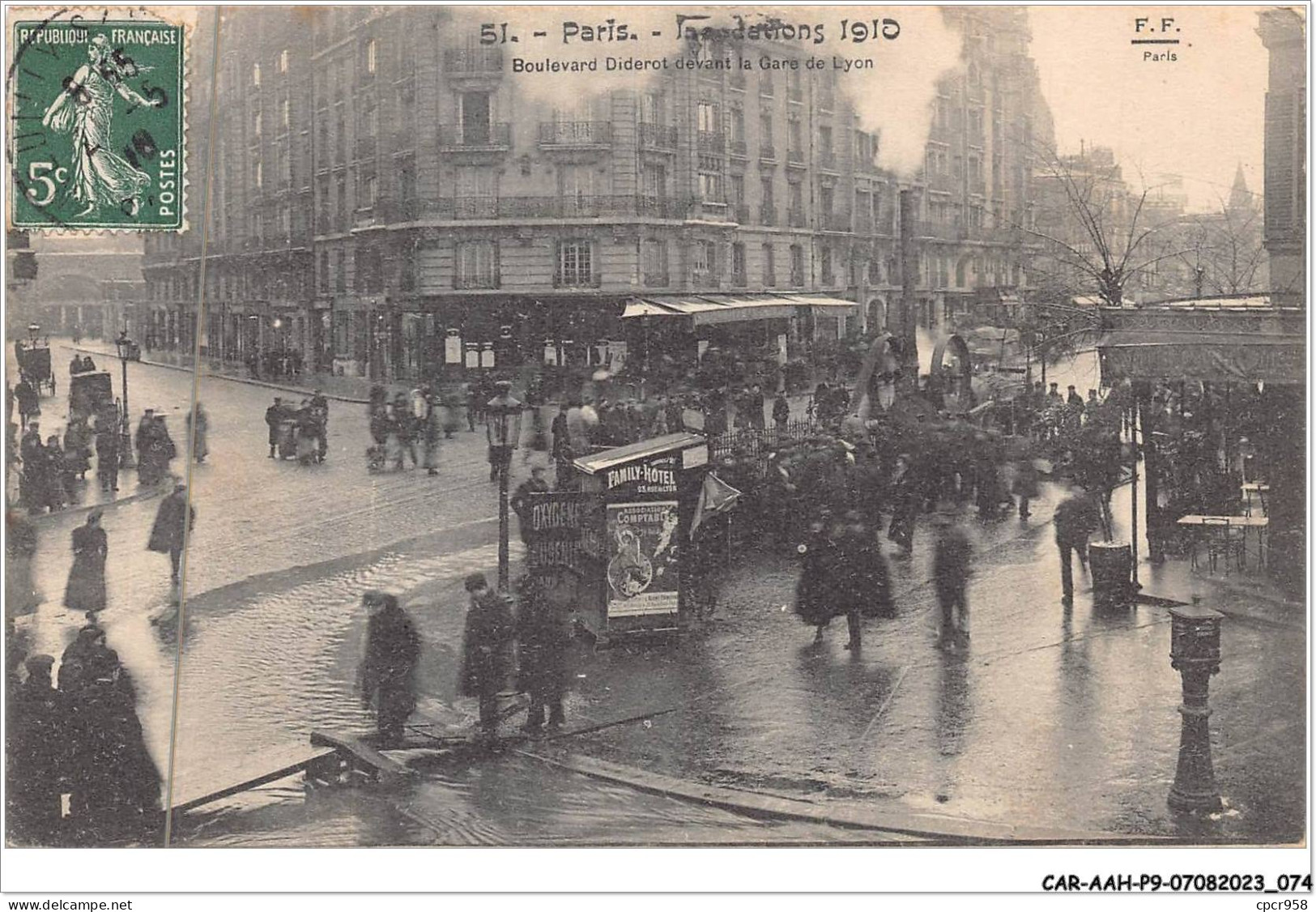 CAR-AAHP9-75-0807 - PARIS - Boulevard Diderot Devant La Gare De Lyon - Places, Squares