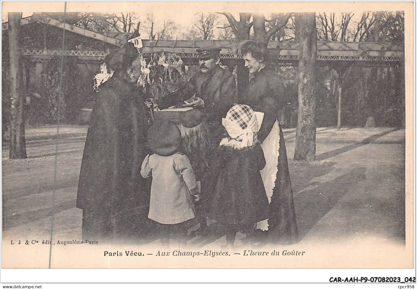 CAR-AAHP9-75-0791 - PARIS VECU - Aux Champs élysées - L'heure Du Goûter - Champs-Elysées