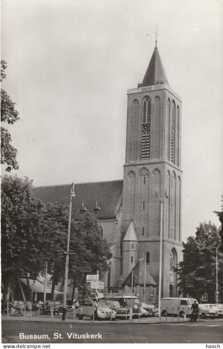 4933 57 Bussum, St. Vituskerk.  - Bussum