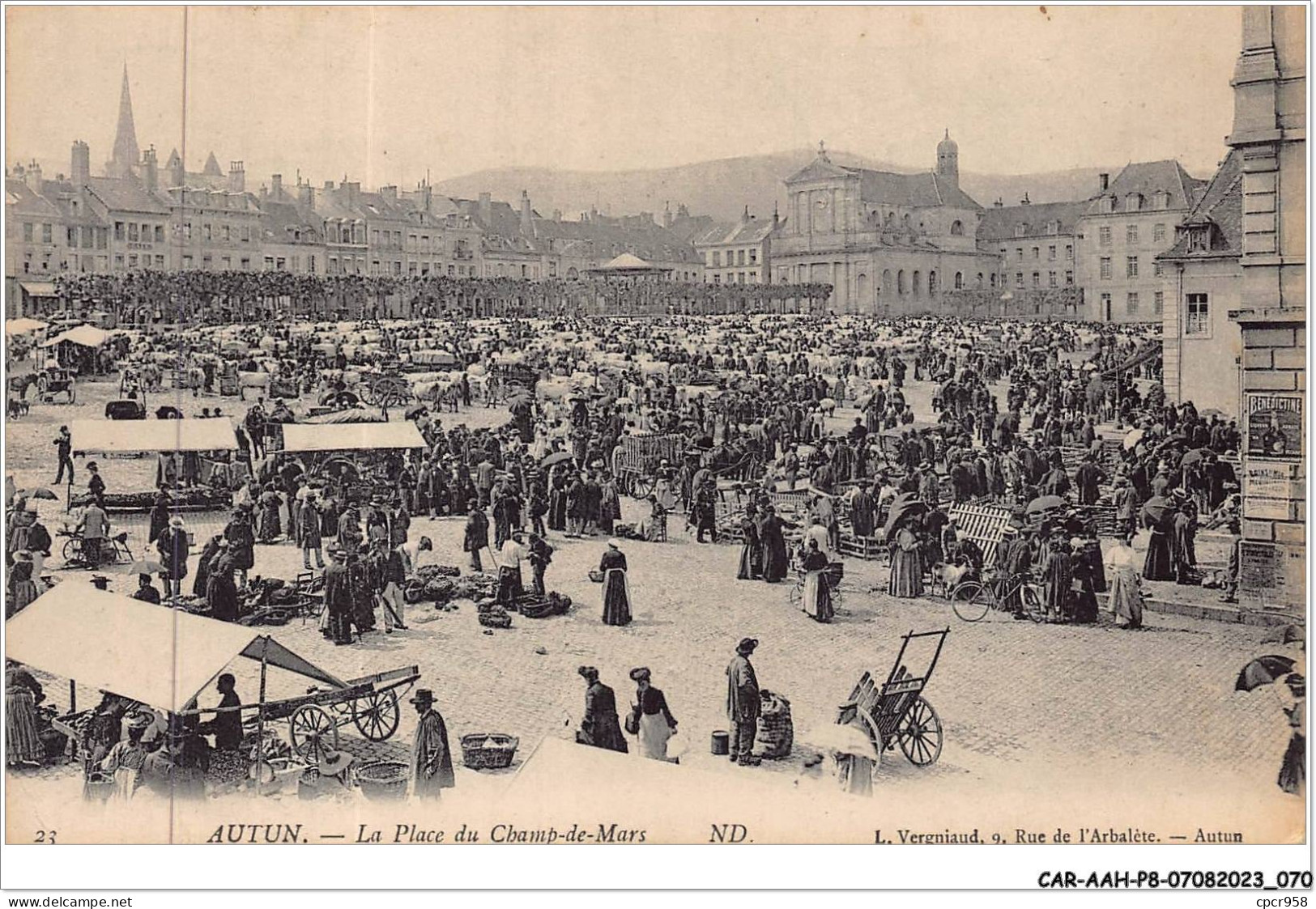 CAR-AAHP8-71-0705 - AUTUN - Place Du Champ-de-mars - Autun