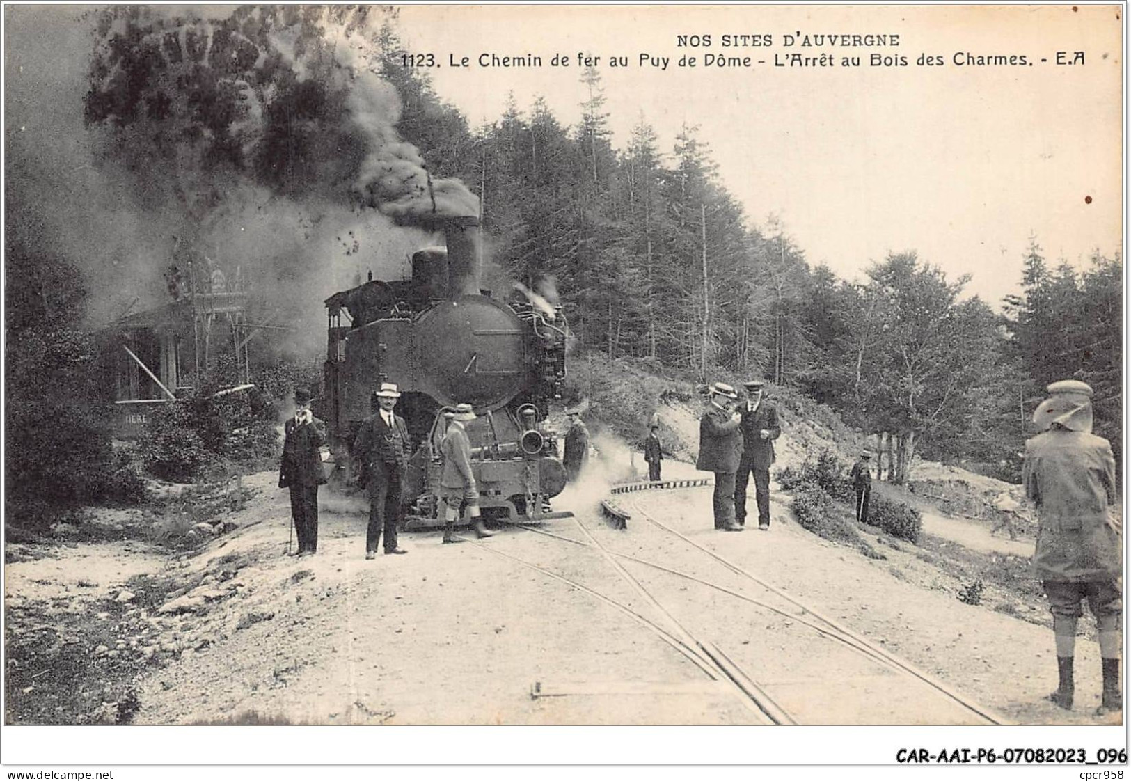 CAR-AAIP6-63-0516 - AUVERGNE - Le Chemin De Fer Du Puy-de-Dome - L'Arret Des Charmes - Train - Auvergne Types D'Auvergne