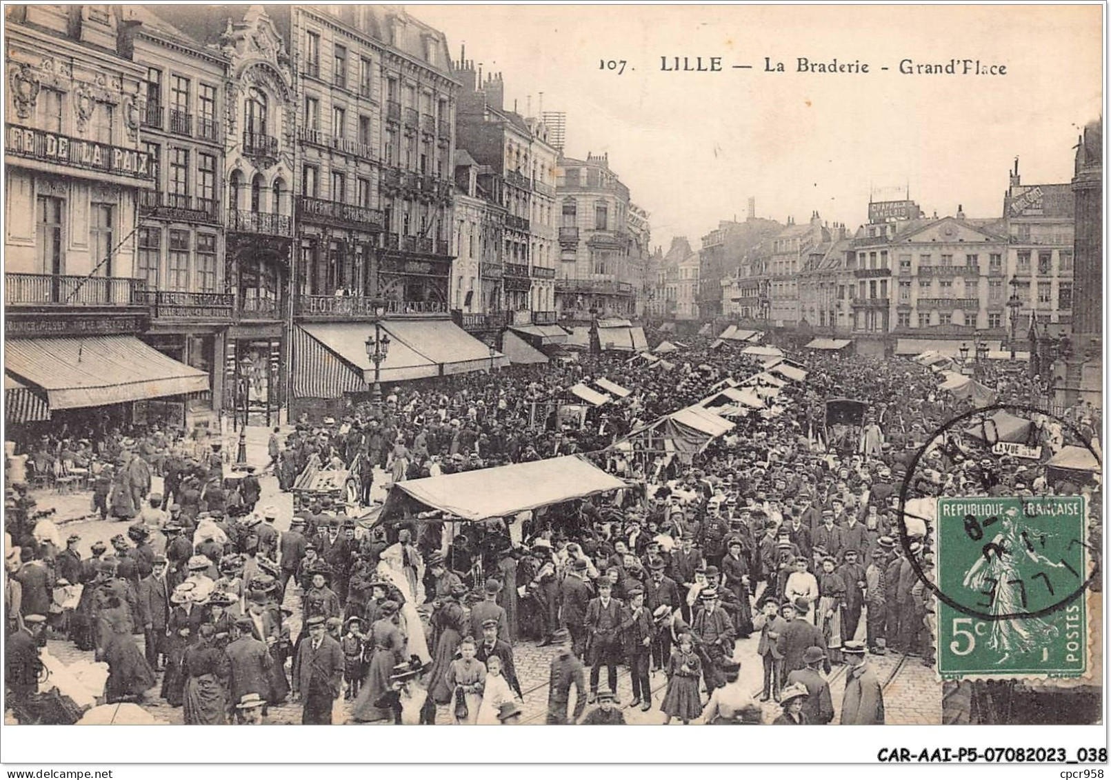 CAR-AAIP5-59-0395 - LILLE - La Braderie - Grand'Place - Lille