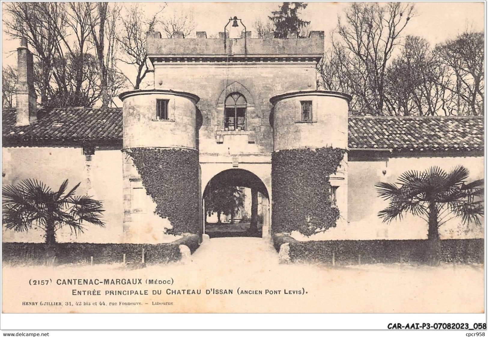 CAR-AAIP3-33-0221 - MARGAUX - Entrée Principale Du Chateau D'issan  - Margaux