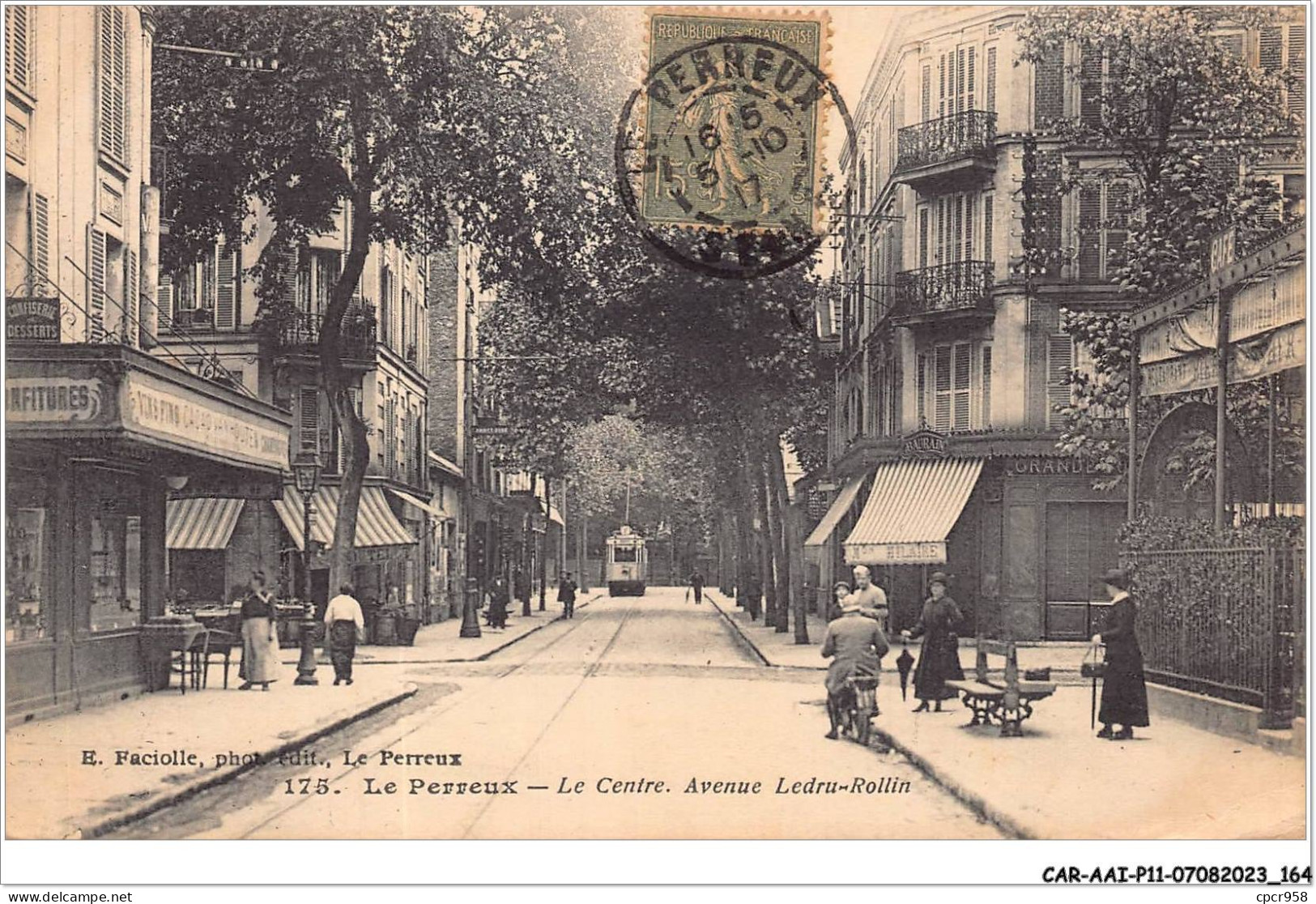 CAR-AAIP11-94-1062 - LE PERREUX - Le Centre - Avenue Ledru-Rollin - Le Perreux Sur Marne