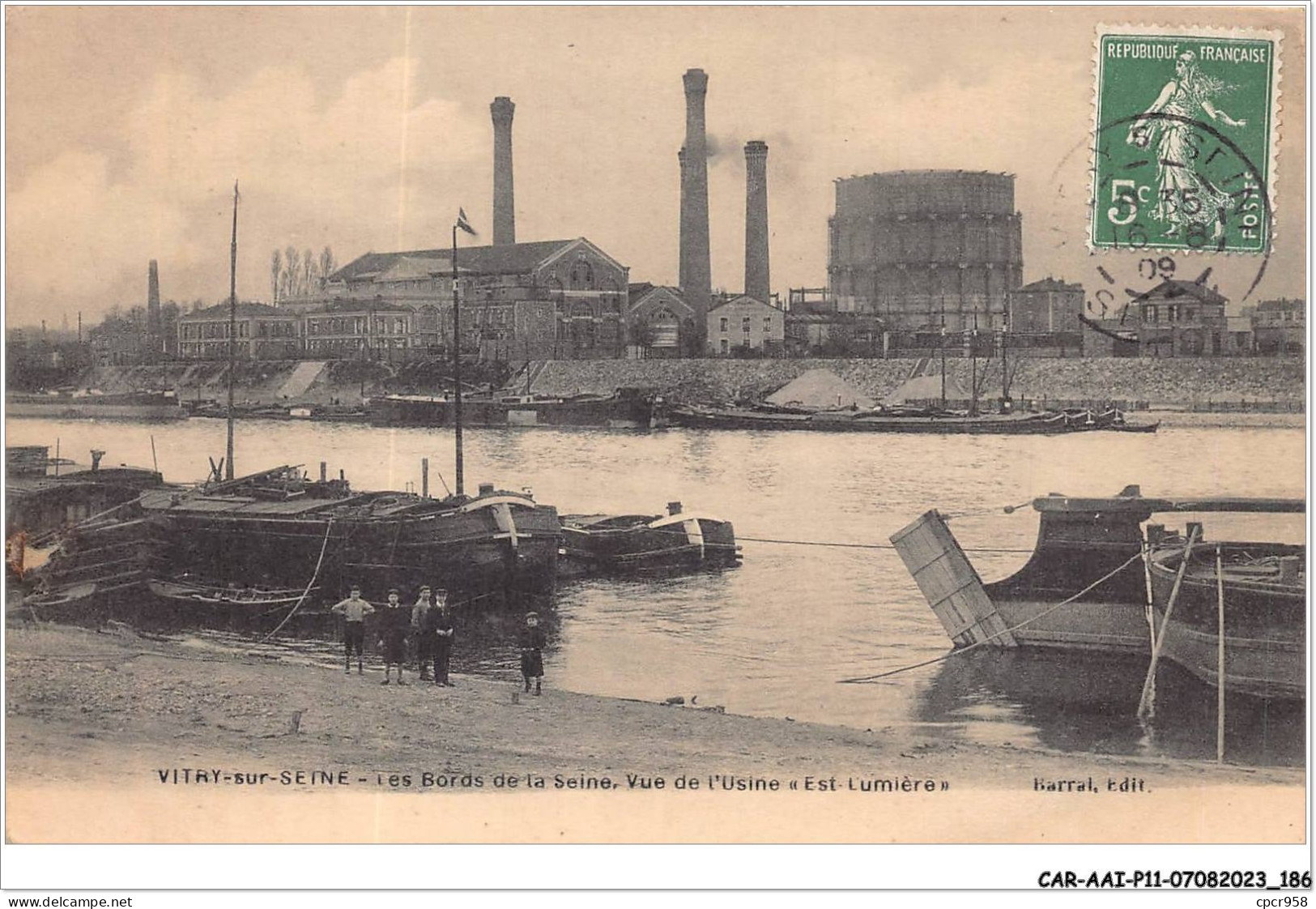 CAR-AAIP11-94-1073 - VITRY SUR SEINE - Les Bords De La Seine - Vue De L'Usine - Peniches - Vitry Sur Seine