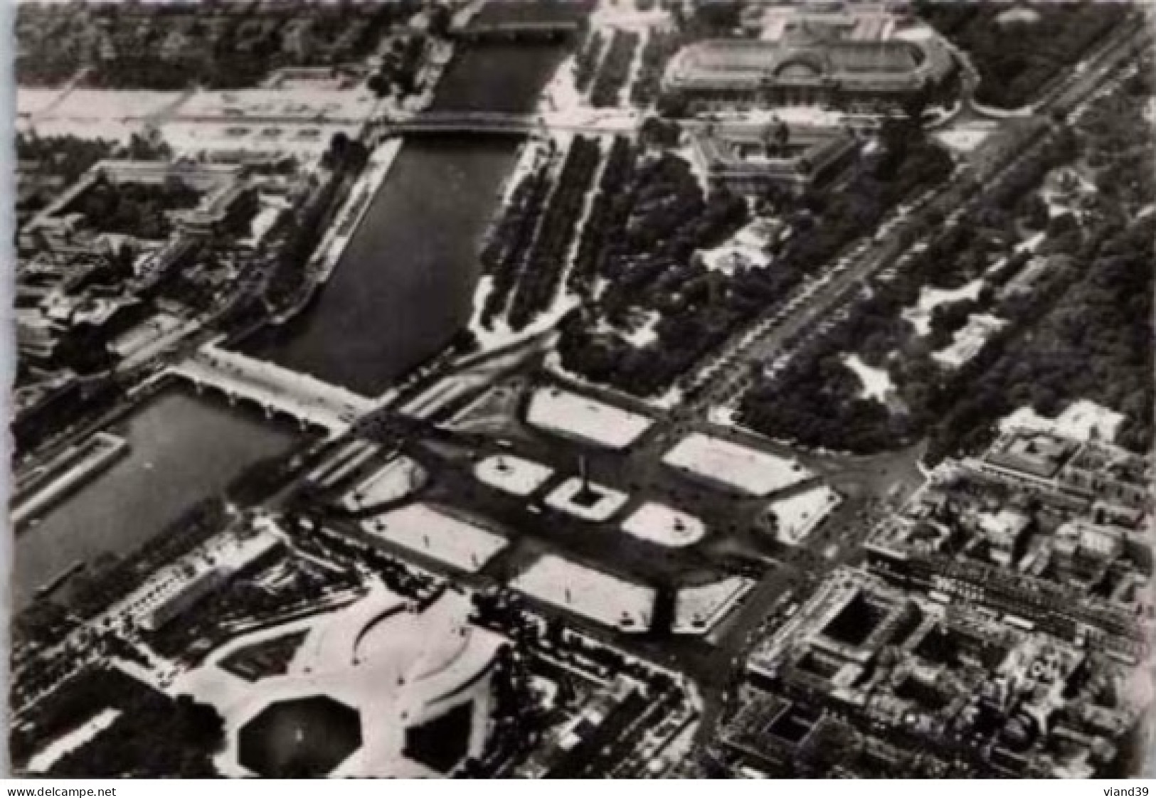 PARIS. -  Place De La Concorde  Vue Aérienne, La Seine, Petit Et Grand Palais.        Non Circulée. - Plätze