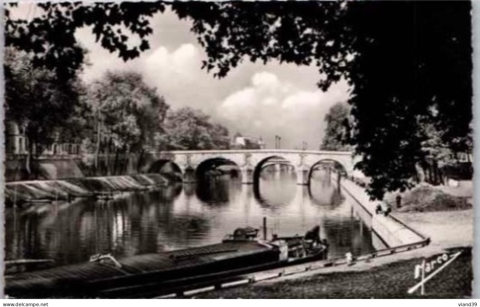 PARIS. -  Le Pont Marie Et L'Ile St Louis.  ( Péniche )        Non Circulée. - Bridges