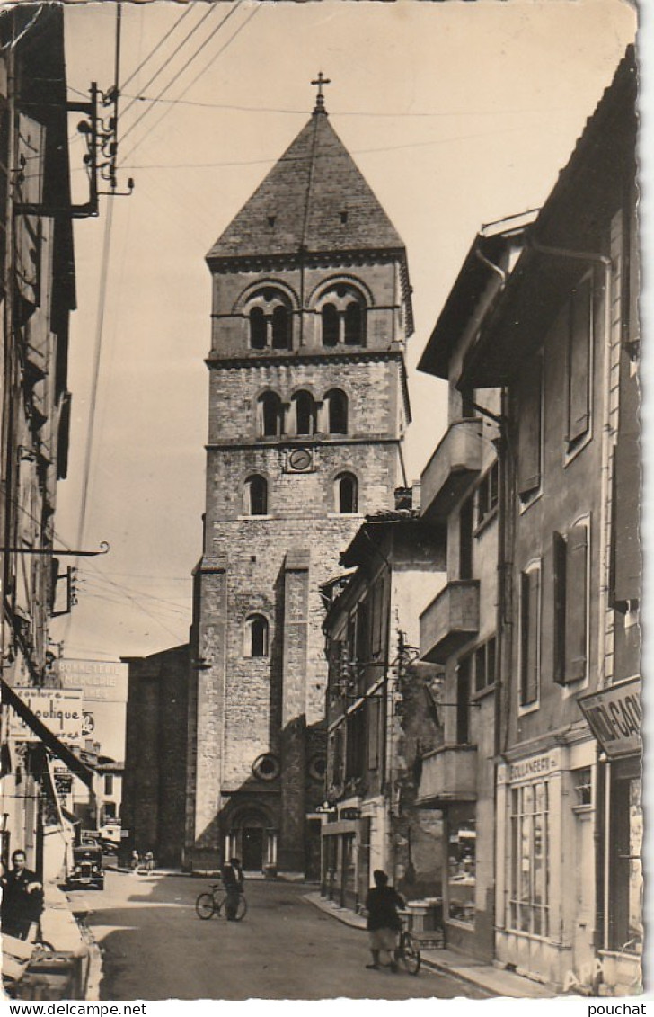 MO 20-(31) SAINT GAUDENS - RUE VICTOR HUGO ET LA COLLEGIALE - CYCLISTES - COMMERCES - 2 SCANS - Saint Gaudens