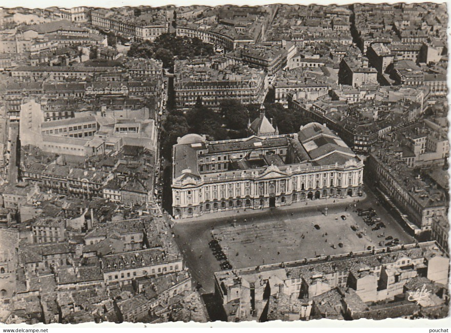 MO 20-(31) TOULOUSE - VUE AERIENNE SUR LE CAPITOLE ET LE DONJON  - 2 SCANS - Toulouse