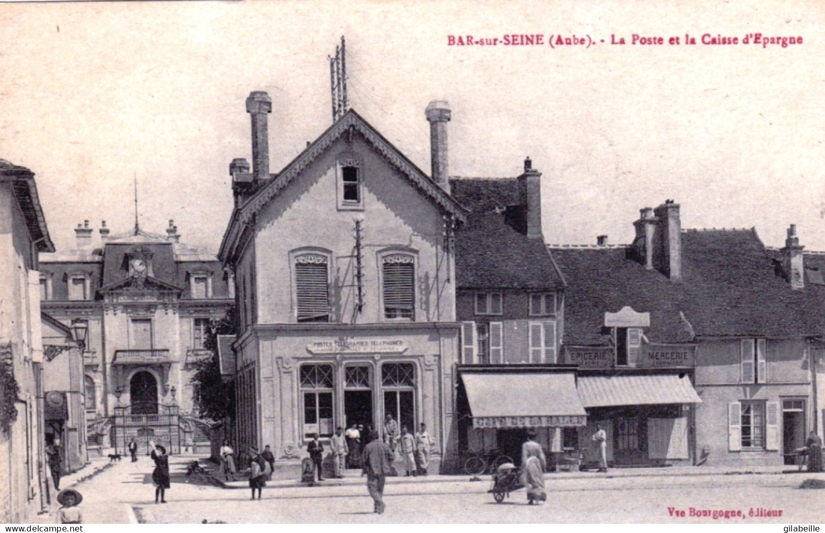 10 - Aube - BAR Sur SEINE - La Poste Et La Caisse D'épargne - Café De La Halle - Bar-sur-Seine