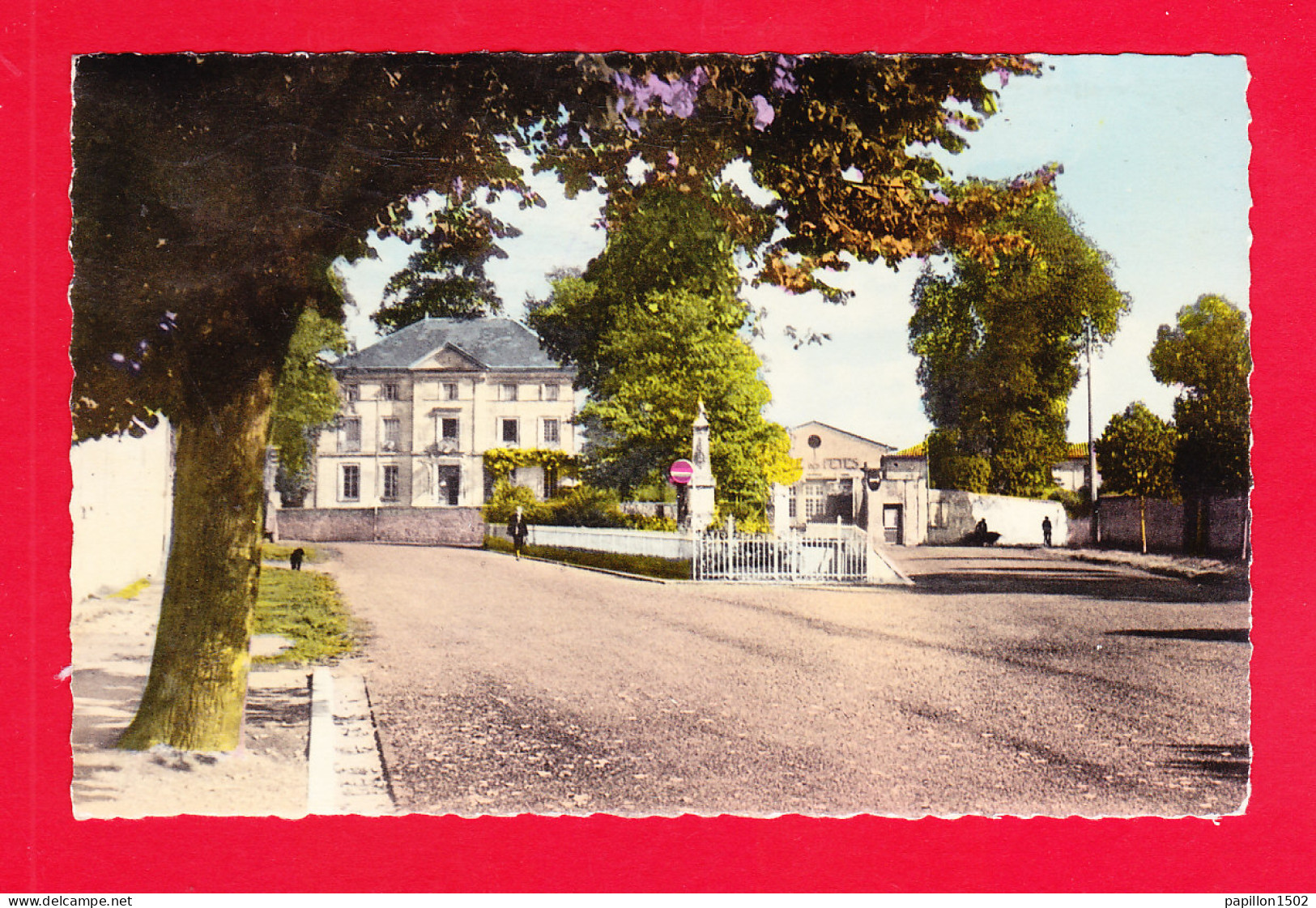 F-79-Melle-11A55  La Mairie Et Le Monument Aux Morts, BE - Melle