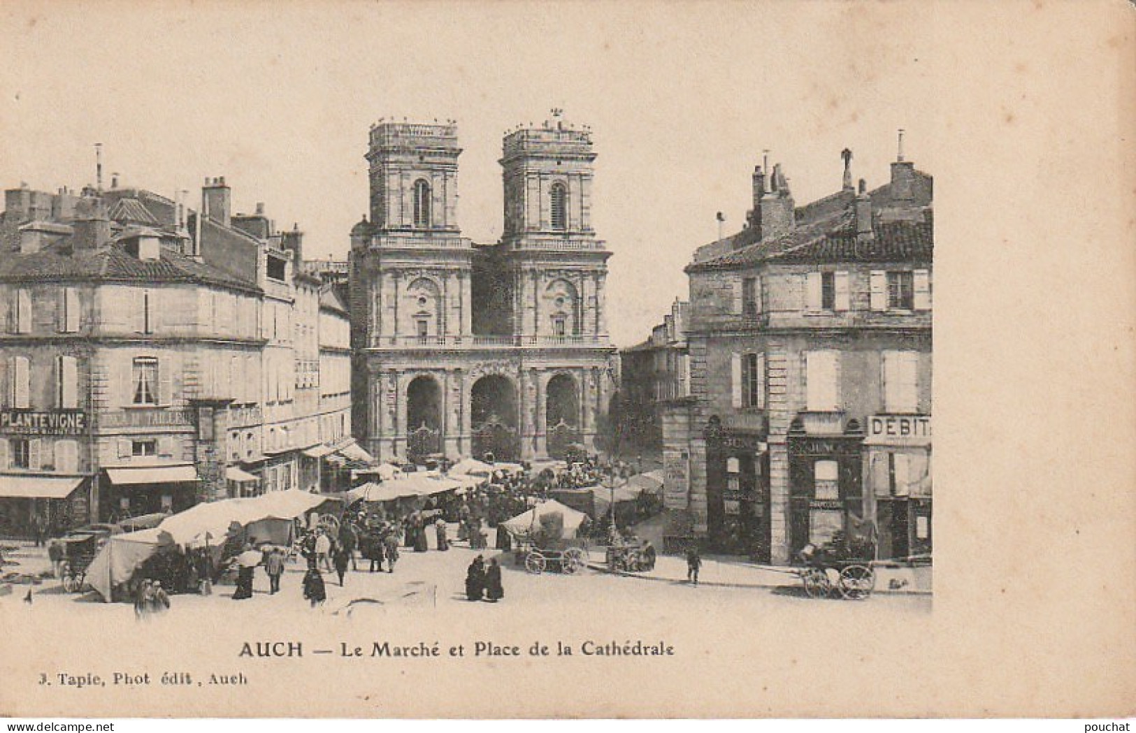 MO 25-(32) AUCH - LE MARCHE ET PLACE DE LA CATHEDRALE - ETALS - 2 SCANS - Auch