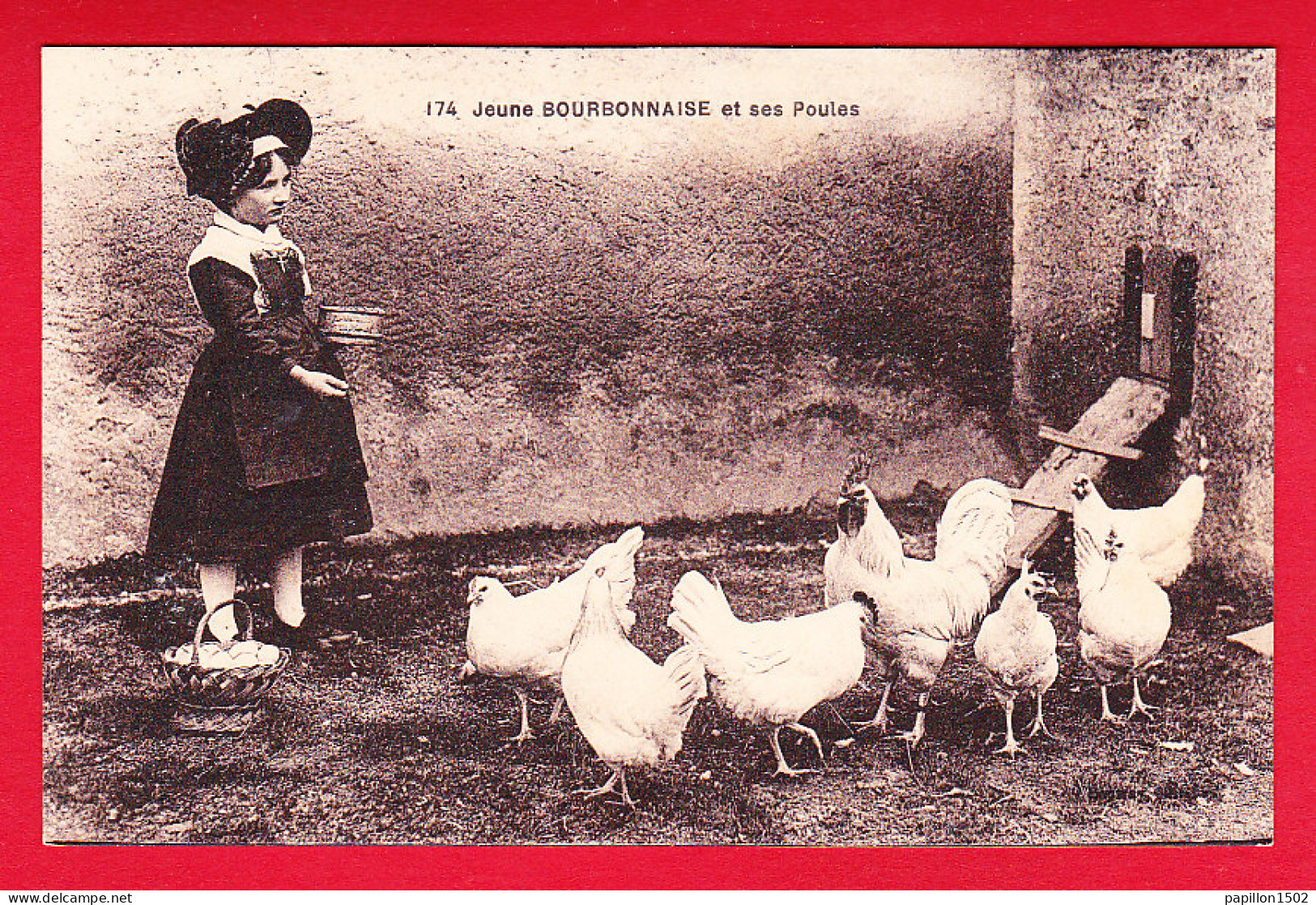 F-03-Allier-04P94  Une Jeune Bourbonnaise Et Ses Poules, Cpa BE - Autres & Non Classés