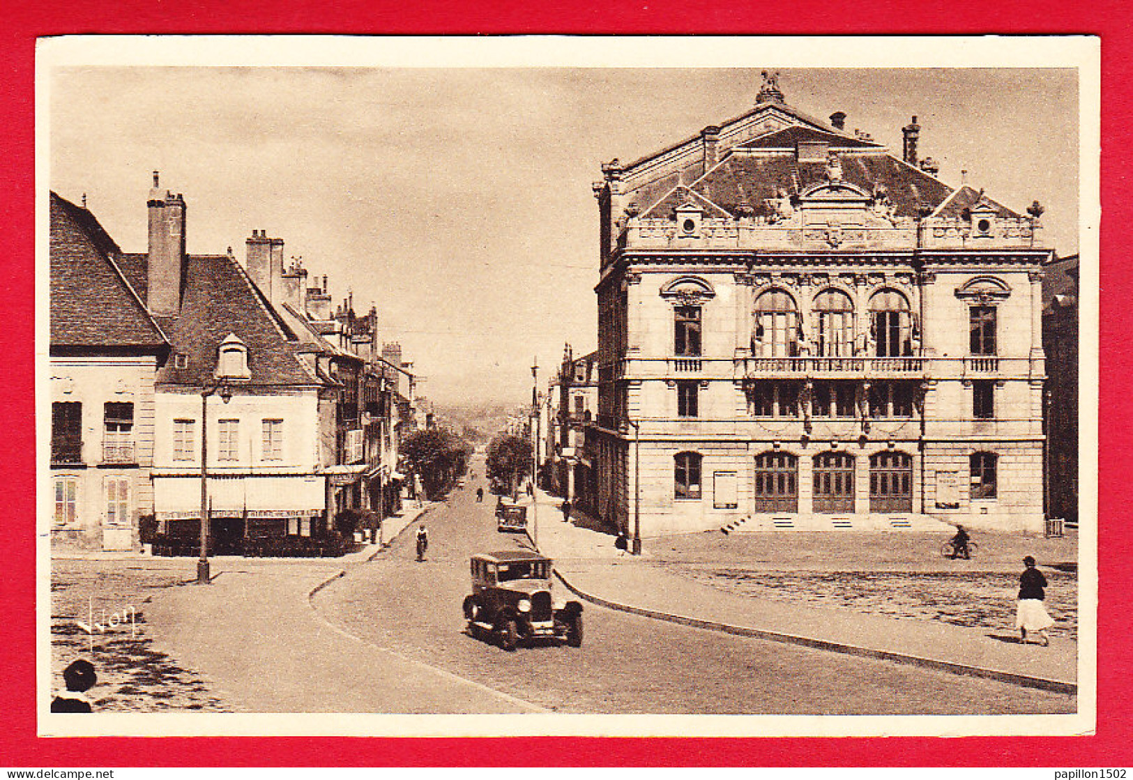 F-71-Autun-11P94  La Place Du Champ De Mars, Le Théâtre, Très Vieille Voiture, Cpa BE - Autun