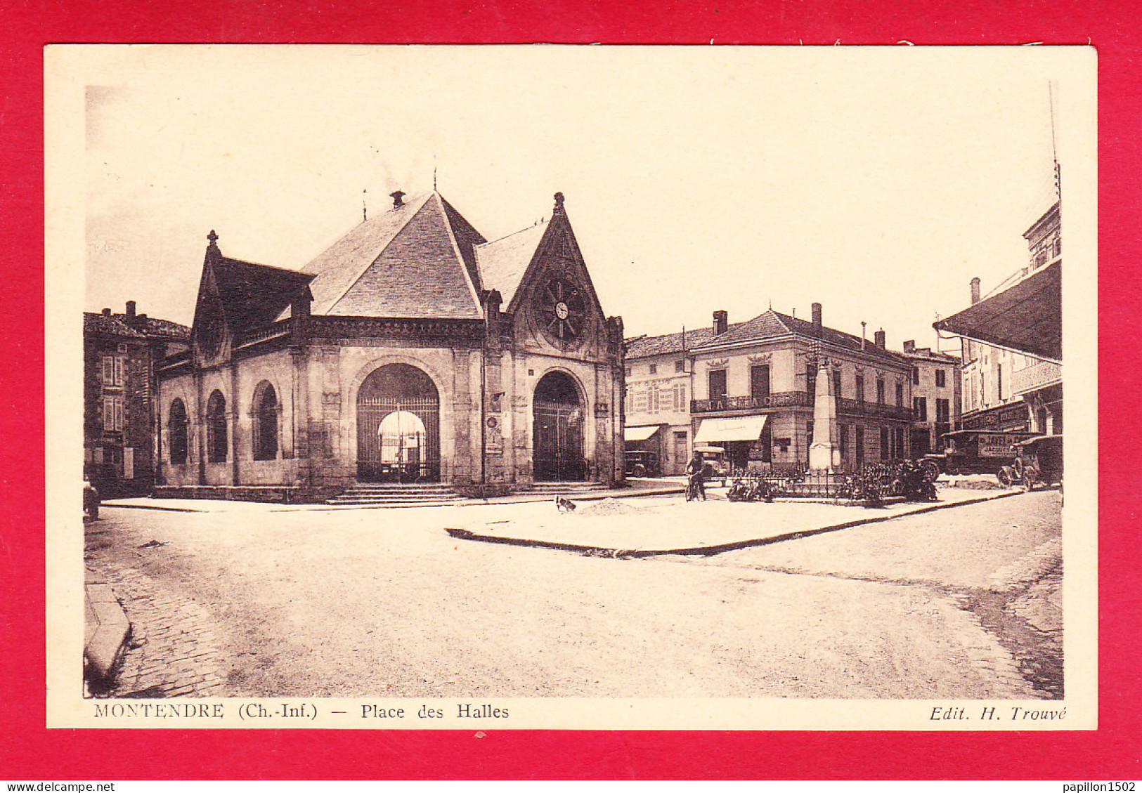 F-17-Montendre-13P260  La Place Des Halles, Cpa BE - Montendre