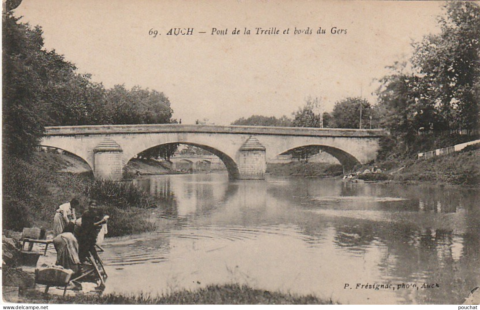 MO 26-(32)  AUCH - PONT DE LA TREILLE ET BORDS DU GERS - LAVANDIERES - 2 SCANS - Auch