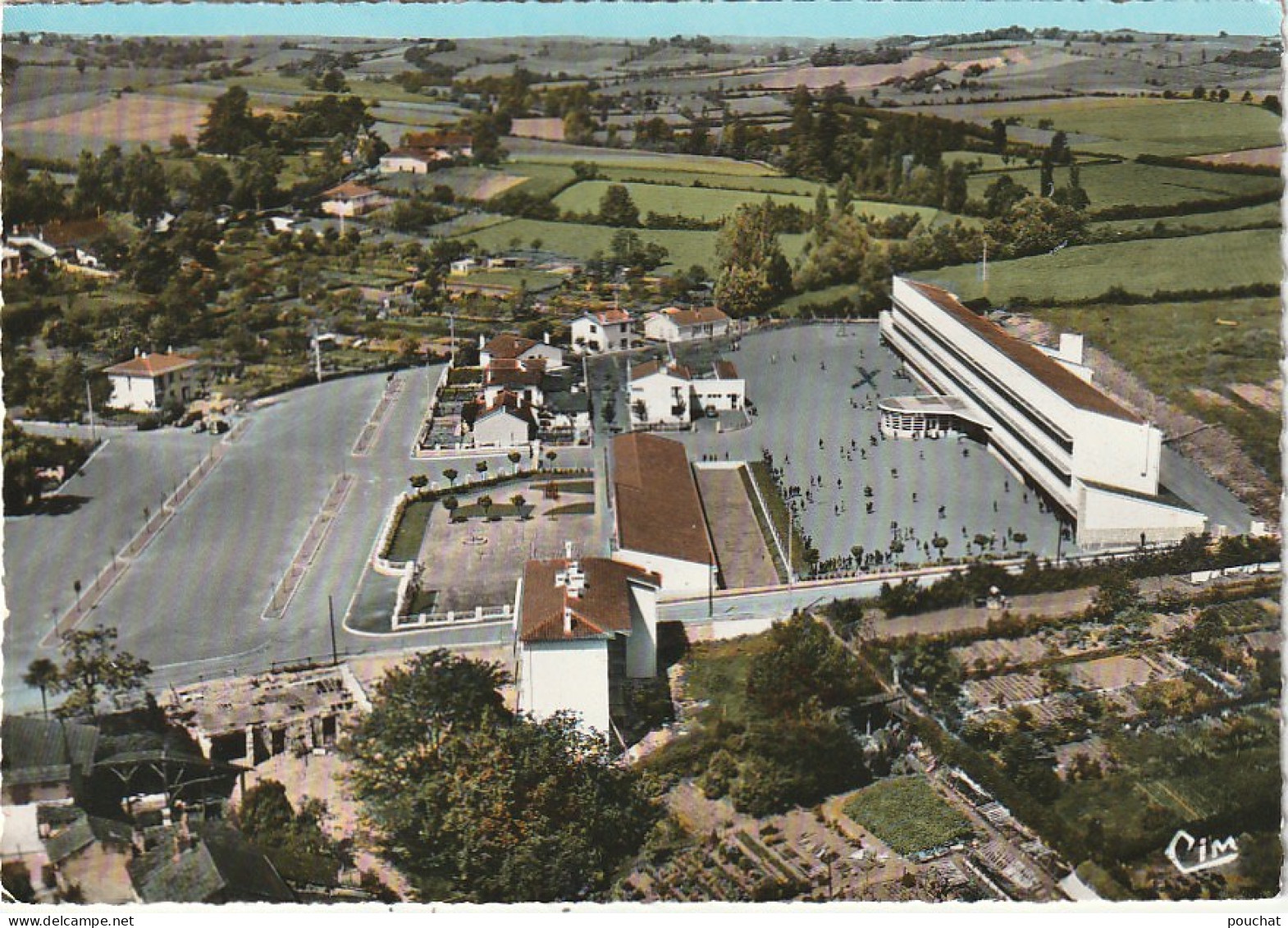 NE 1-(32) VIC FEZENSAC - LE GROUPE SCOLAIRE - VUE AERIENNE - CARTE COULEURS - 2 SCANS - Vic-Fezensac