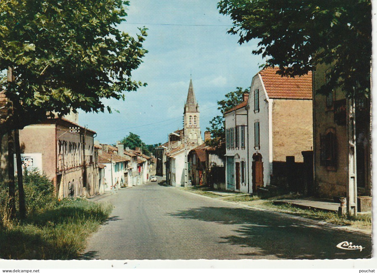 NE 1-(32)  NOGARO - AVENUE DU CASSOU DE HERRE - CARTE  COULEURS  - 2 SCANS - Nogaro