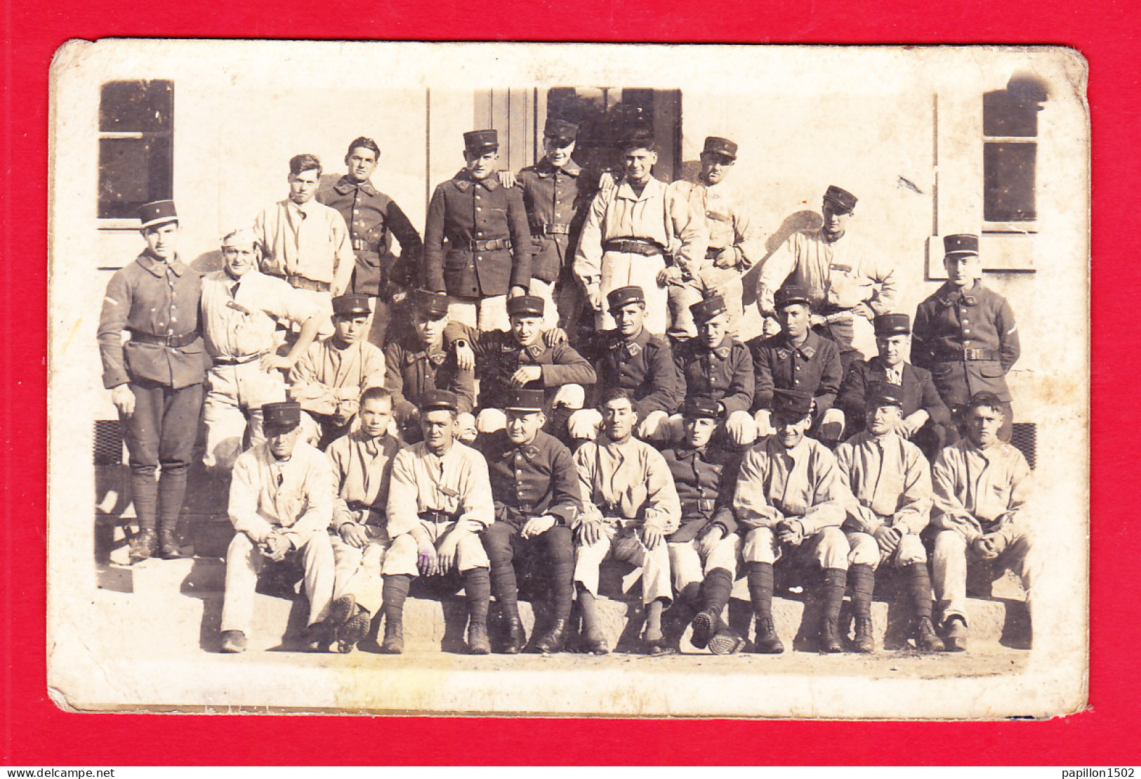 Milit-523Ph61  Carte Photo, Un Groupe De Militaires, Col N° 8, Cpa - Sonstige & Ohne Zuordnung