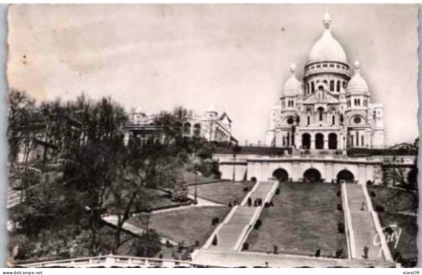 PARIS. -  La Basilique Du  Sacré Coeur. Et Le Funiculaire.        Circulée. - Sacré-Coeur