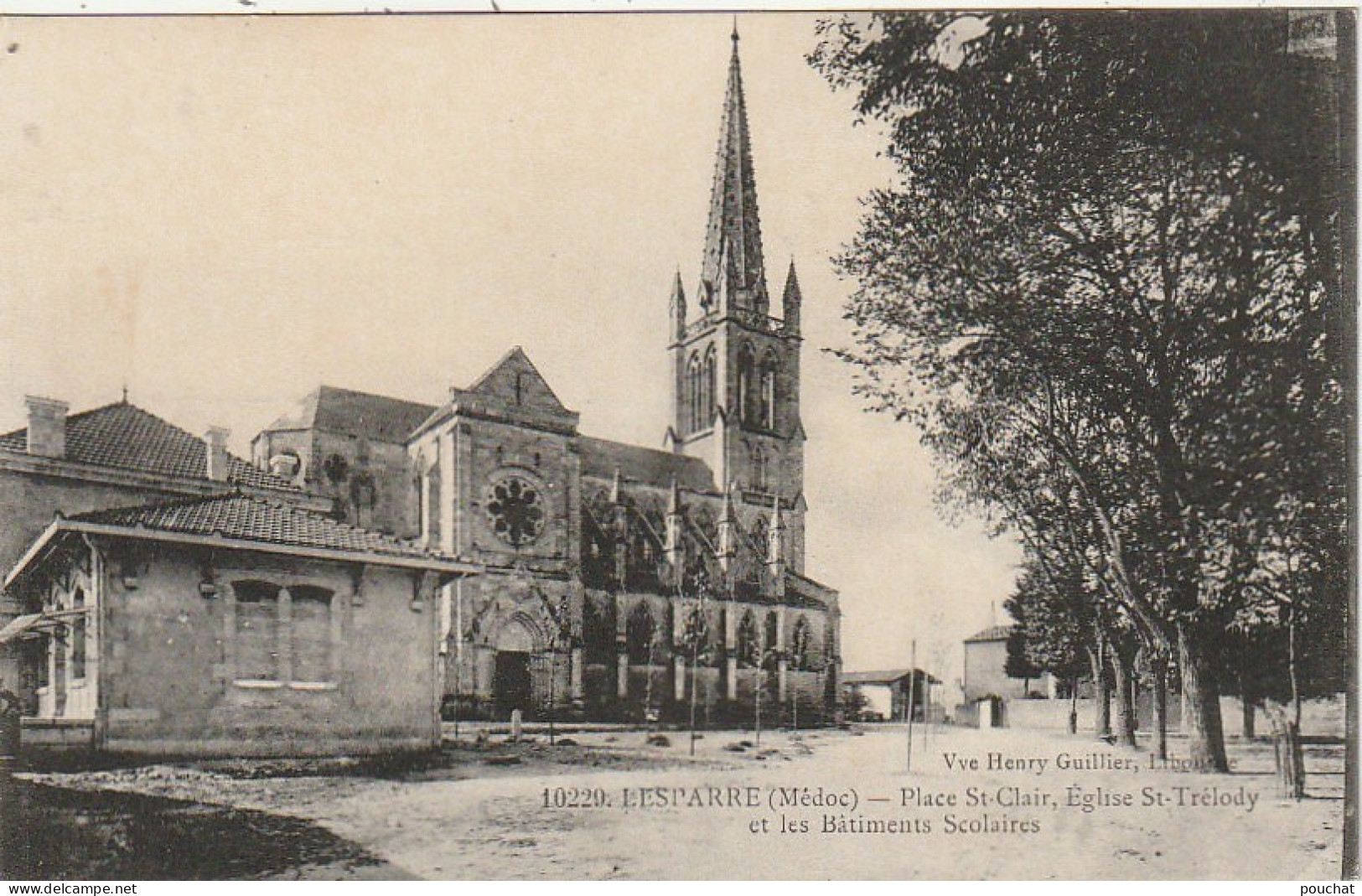 NE 3-(33)  LESPARRE - PLACE SAINT CLAIR , EGLISE SAINT TRELODY ET LES BATIMENTS SCOLAIRES  - 2 SCANS  - Lesparre Medoc