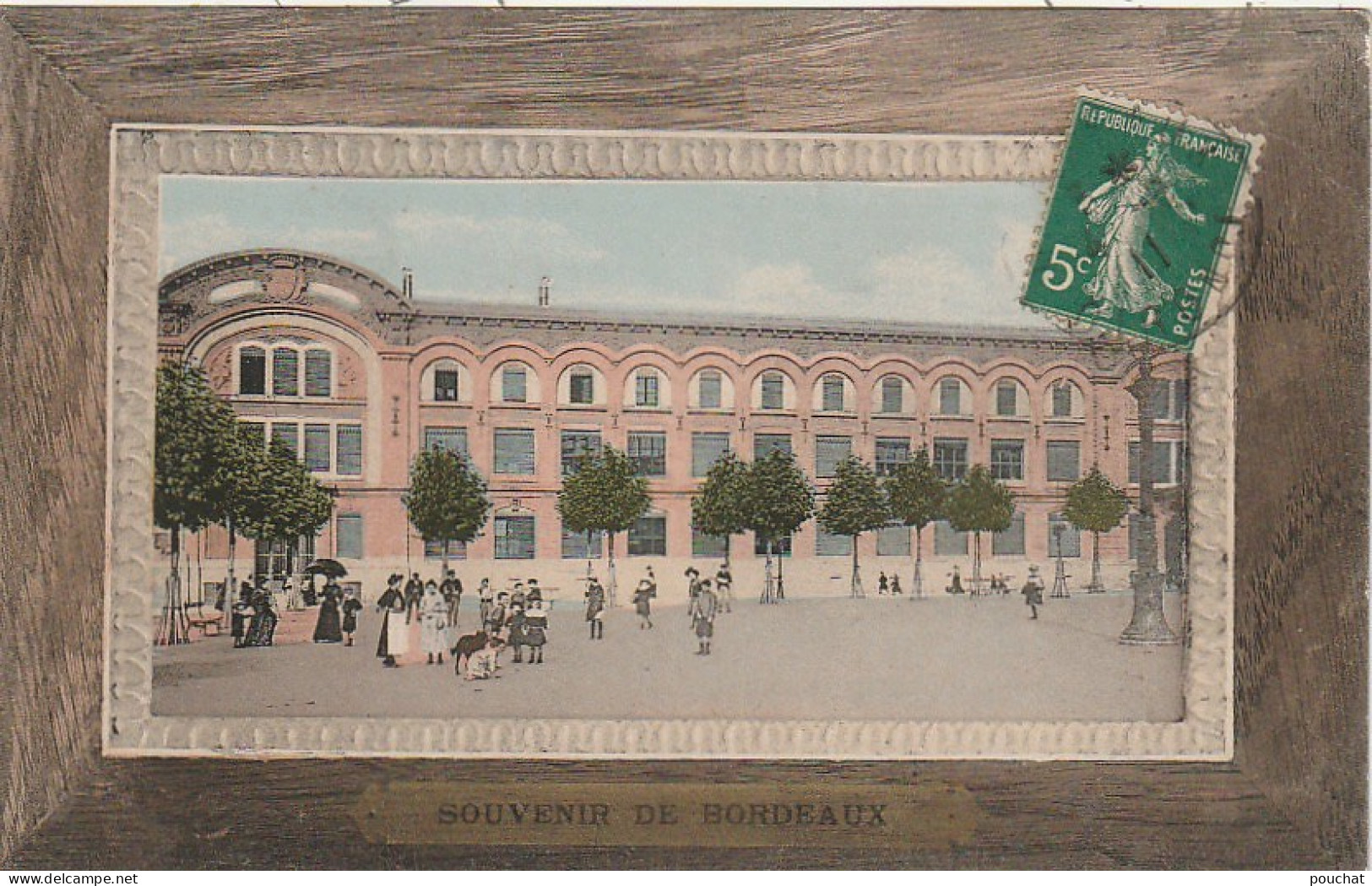 NE 5-(33)  SOUVENIR DE BORDEAUX - ECOLE SAINT BRUNO - CARTE FANTAISIE COLORISEE : TABLEAU ILLUSTRATION COUR - 2 SCANS - Bordeaux