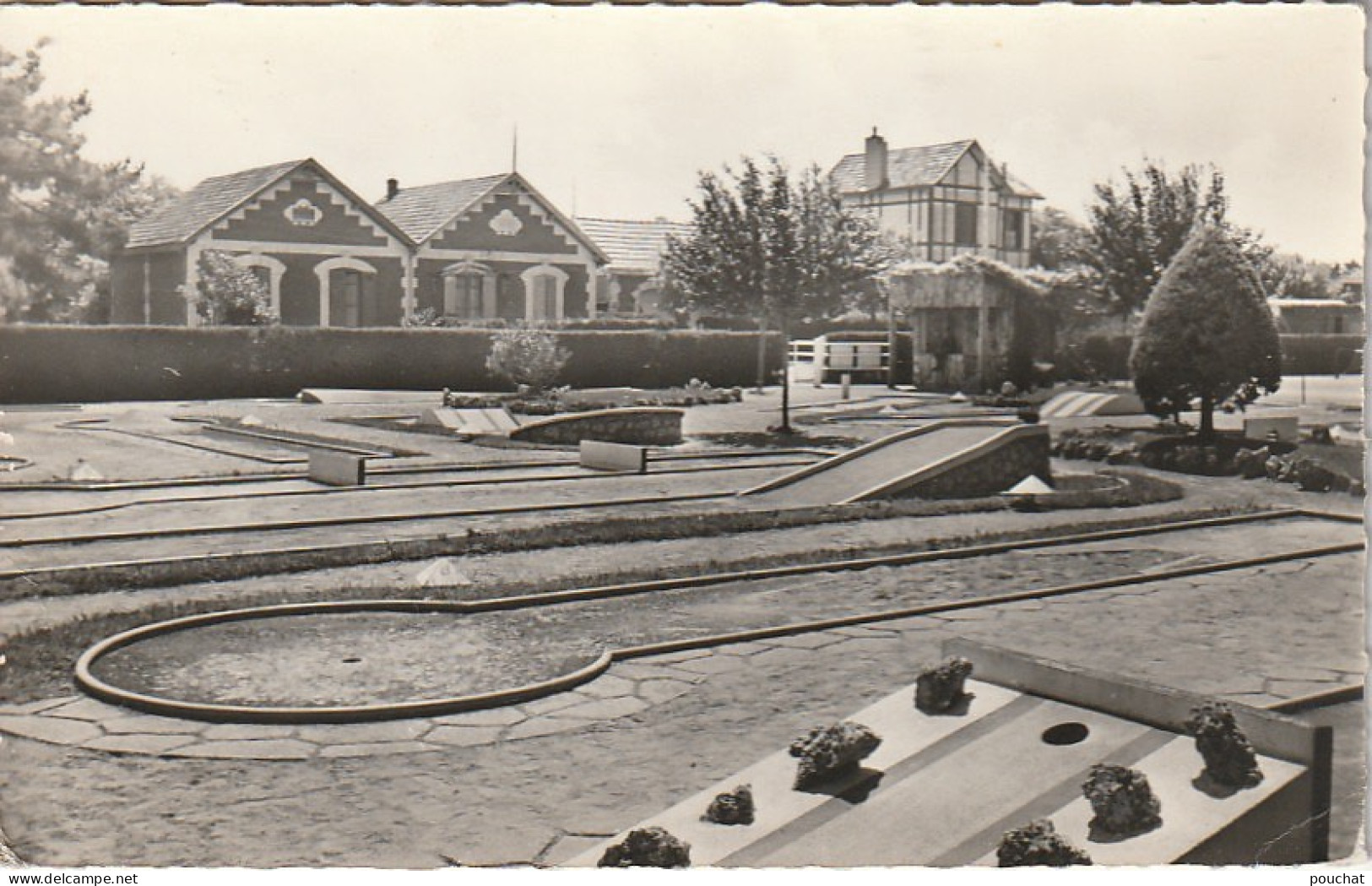 NE 9-(33) SOULAC SUR MER - LE GOLF MINIATURE - UNE PARTIE DU PARCOURS - 2 SCANS - Soulac-sur-Mer