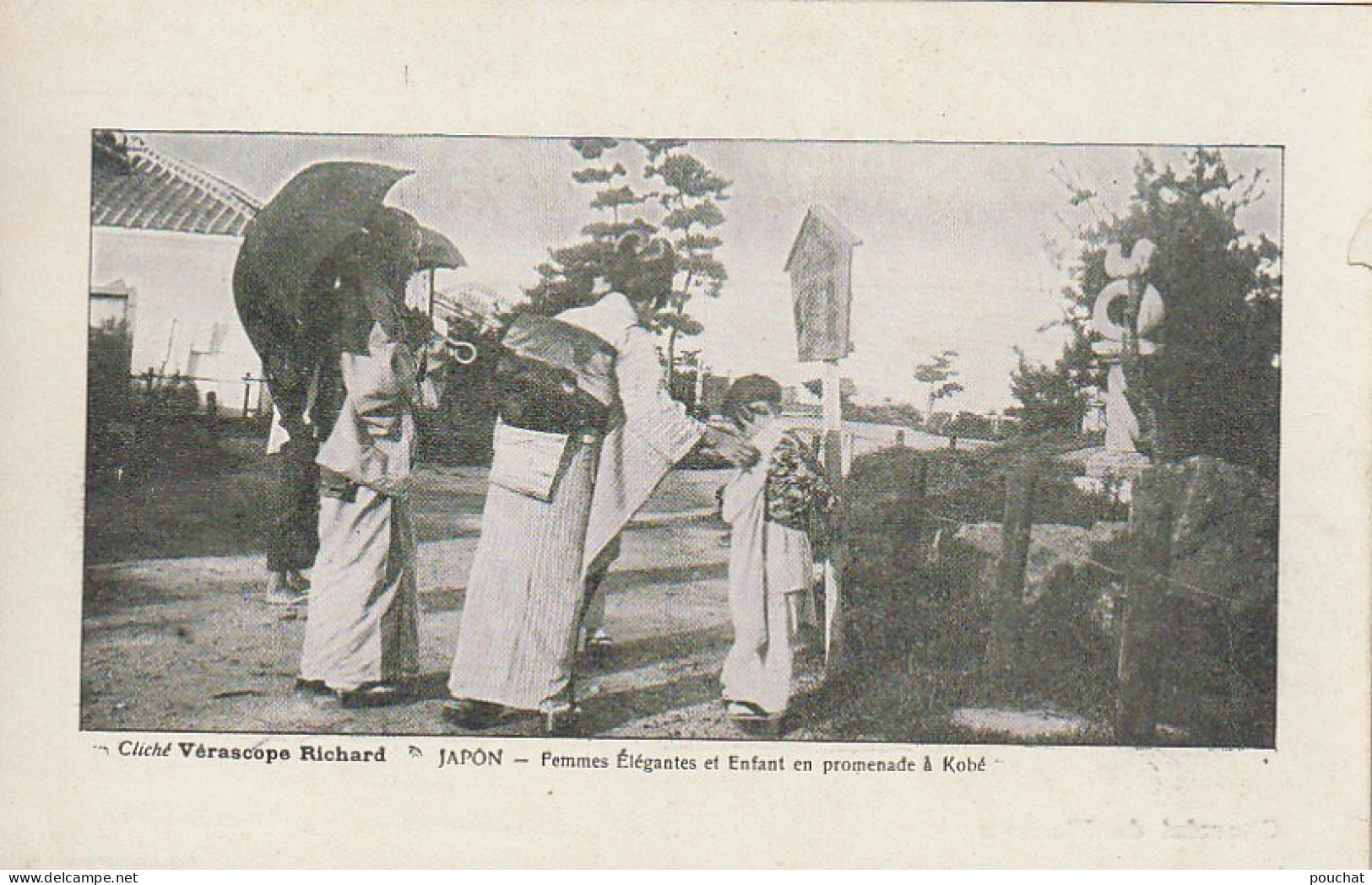 NE 13 - JAPON - KOBE - FEMMES ELEGANTES ET ENFANT EN PROMENADE - CLICHE VERASCOPE RICHARD - CARTE PUBLICITAIRE - 2 SCANS - Kobe