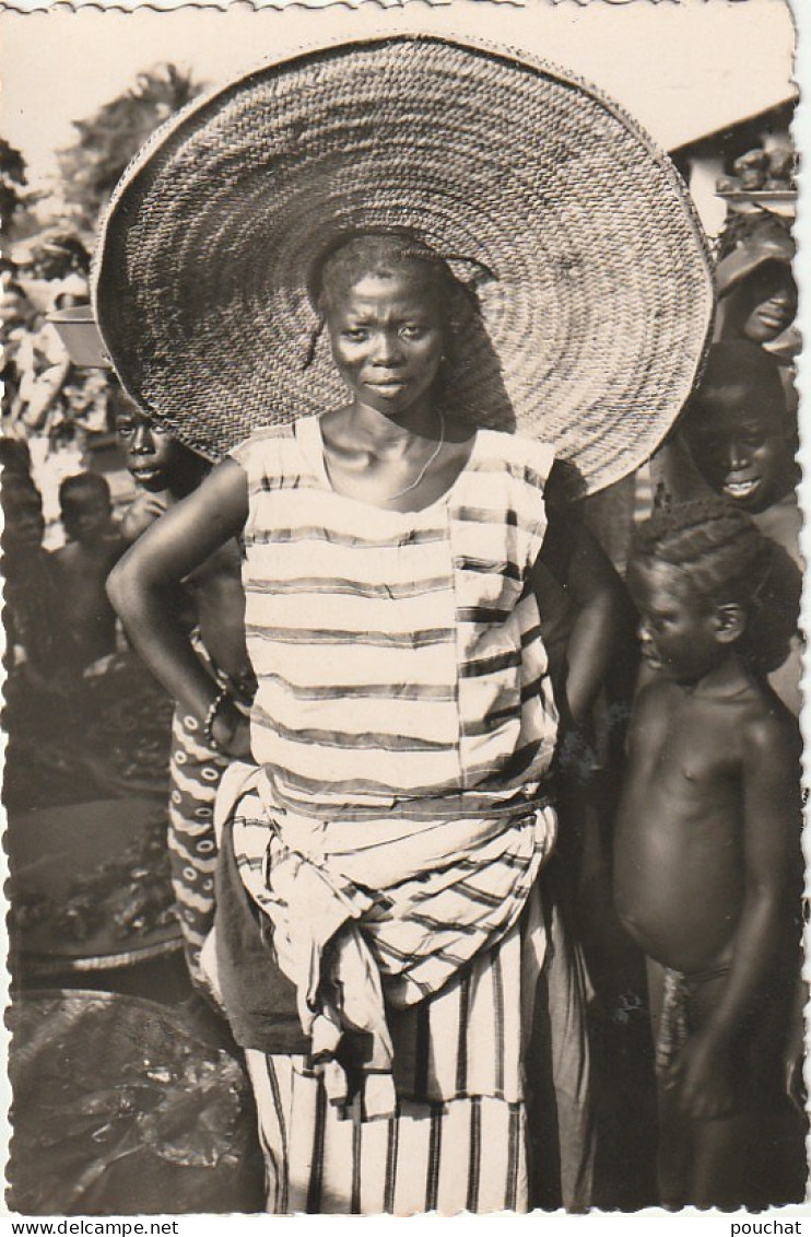 NE 16- FEMME AFRICAINE - ENFANTS - 2 SCANS - Afrika