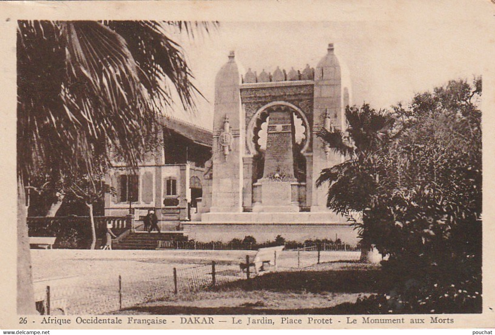 NE 18 - SENEAL - DAKAR - LE JARDIN , PLACE PROTET- LE MONUMENT AUX MORTS - 2 SCANS - Sénégal