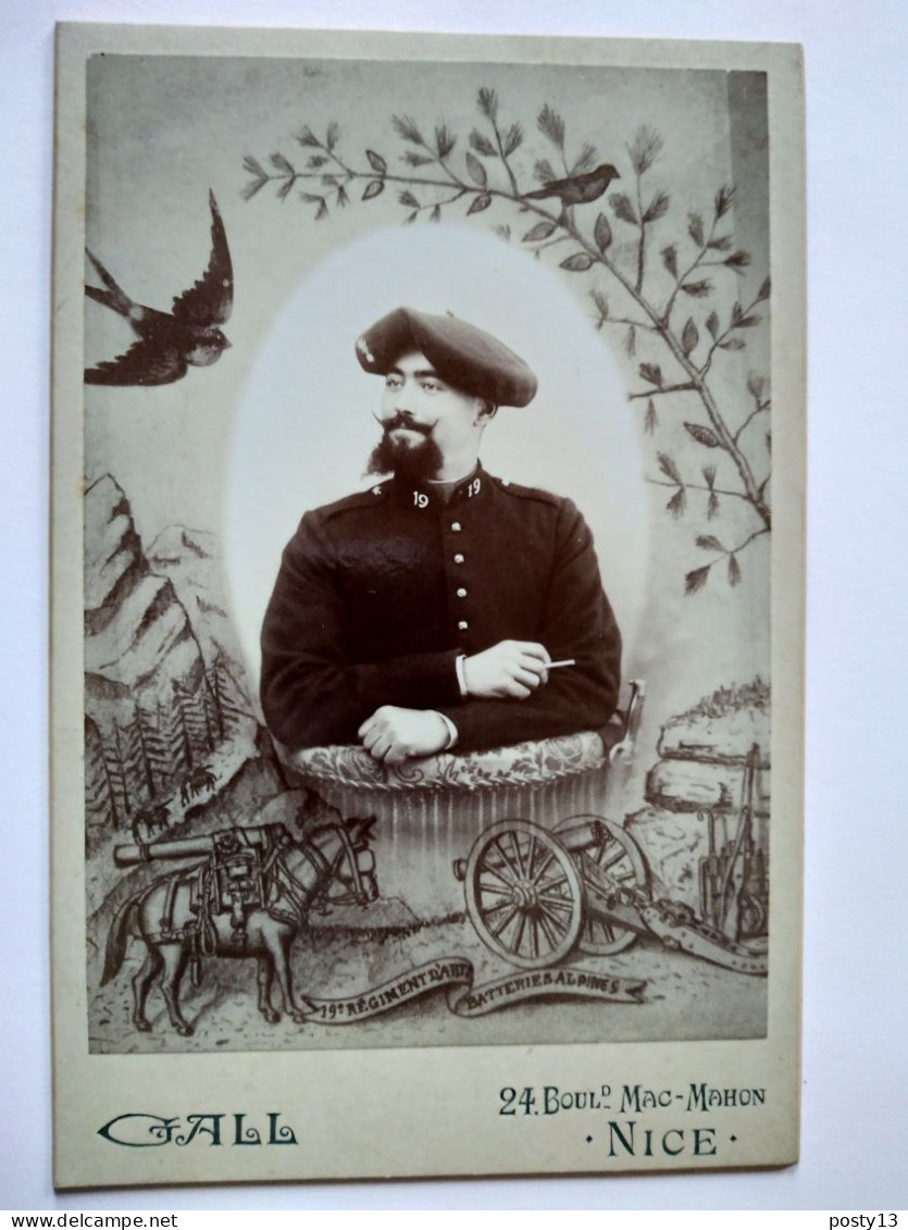 CDV Format Cabinet Portrait Enluminé Chasseur Alpin Artillerie Alpine 19 Sur Col - Photo Gall, Nice - Parfait état - Guerre, Militaire