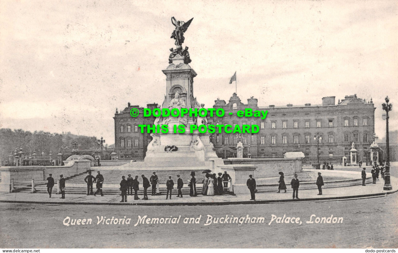 R549156 London. Queen Victoria Memorial And Buckingham Palace. Valentine Series - Sonstige & Ohne Zuordnung