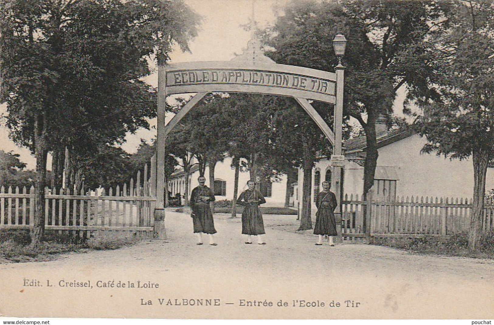 OP 1- (01) LA VALBONNE - ENTREE DE L' ECOLE DE TIR - ZOUAVES  - 2 SCANS - Non Classés