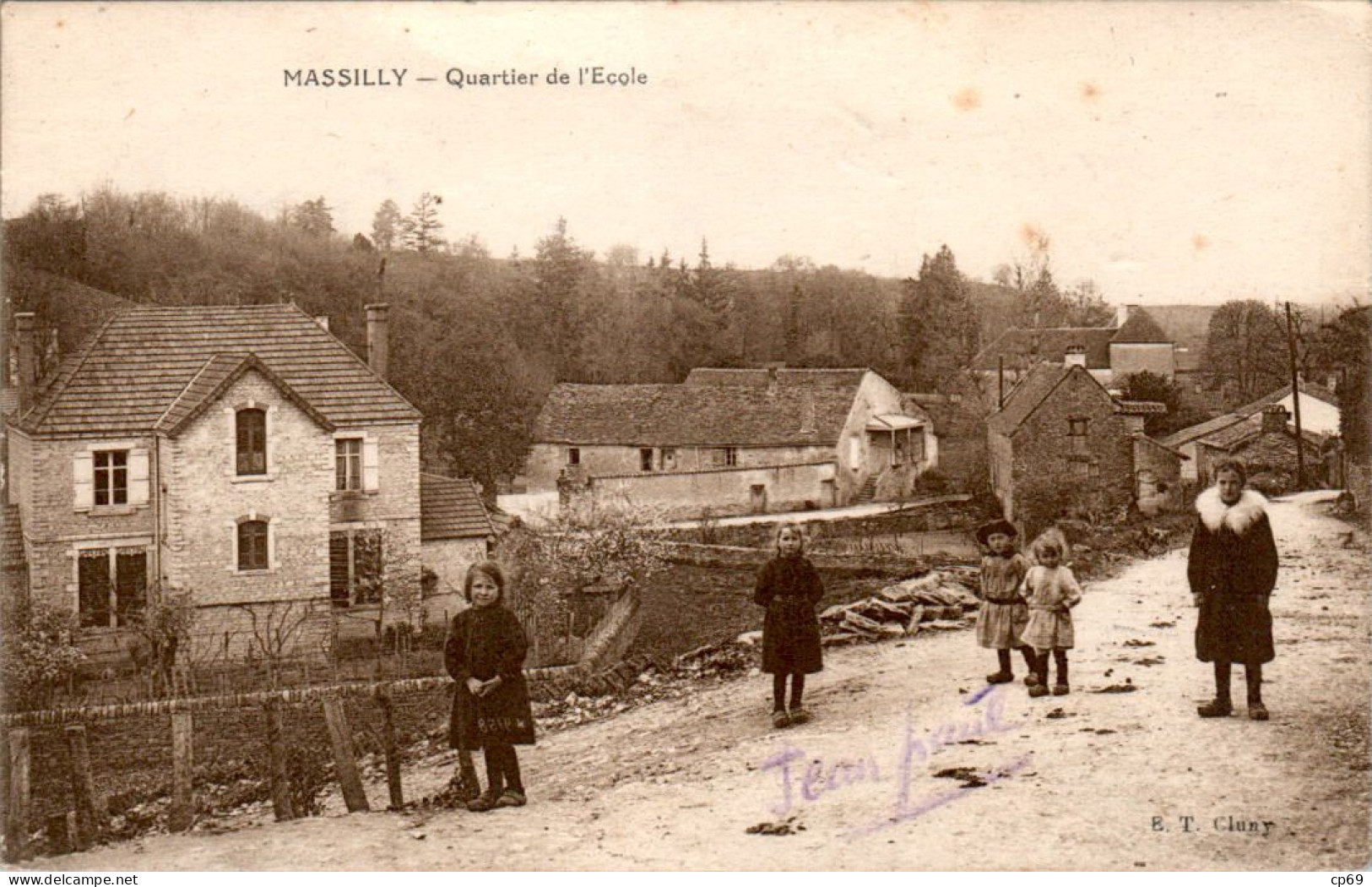 Massilly Canton De Cluny Quartier De L'Ecole Petit Village Saône-et-Loire 71250 Cpa Voyagée En B.Etat - Sonstige & Ohne Zuordnung