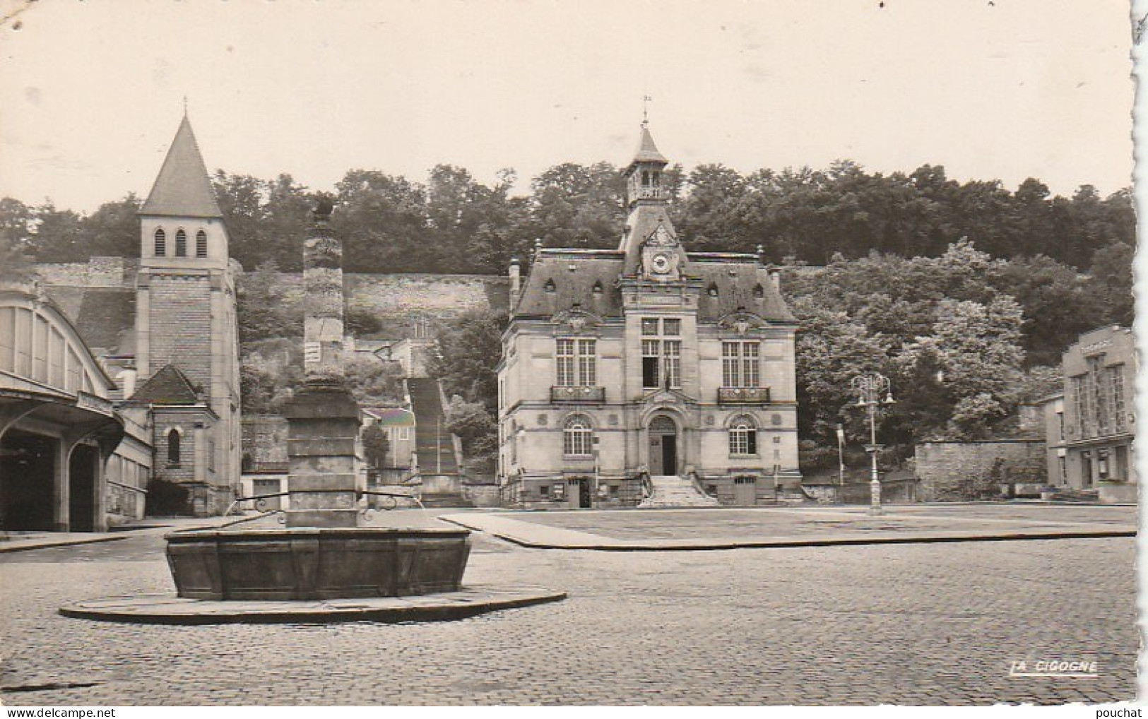 OP 3-(02) CHATEAU THIERRY - PLACE DE L' HOTEL DE VILLE - FONTAINE  - 2 SCANS - Chateau Thierry