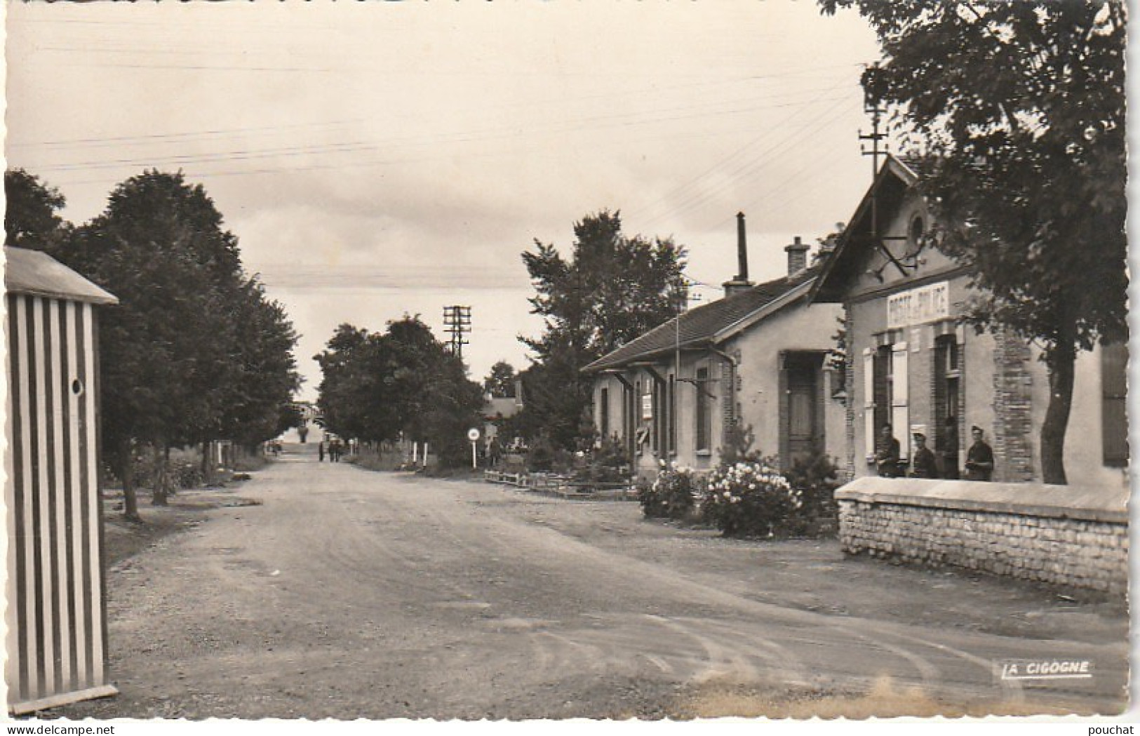 OP 3-(02)  SISSONNE - LE CAMP - L' ENTREE - POSTE DE POLICE -  2 SCANS - Sissonne