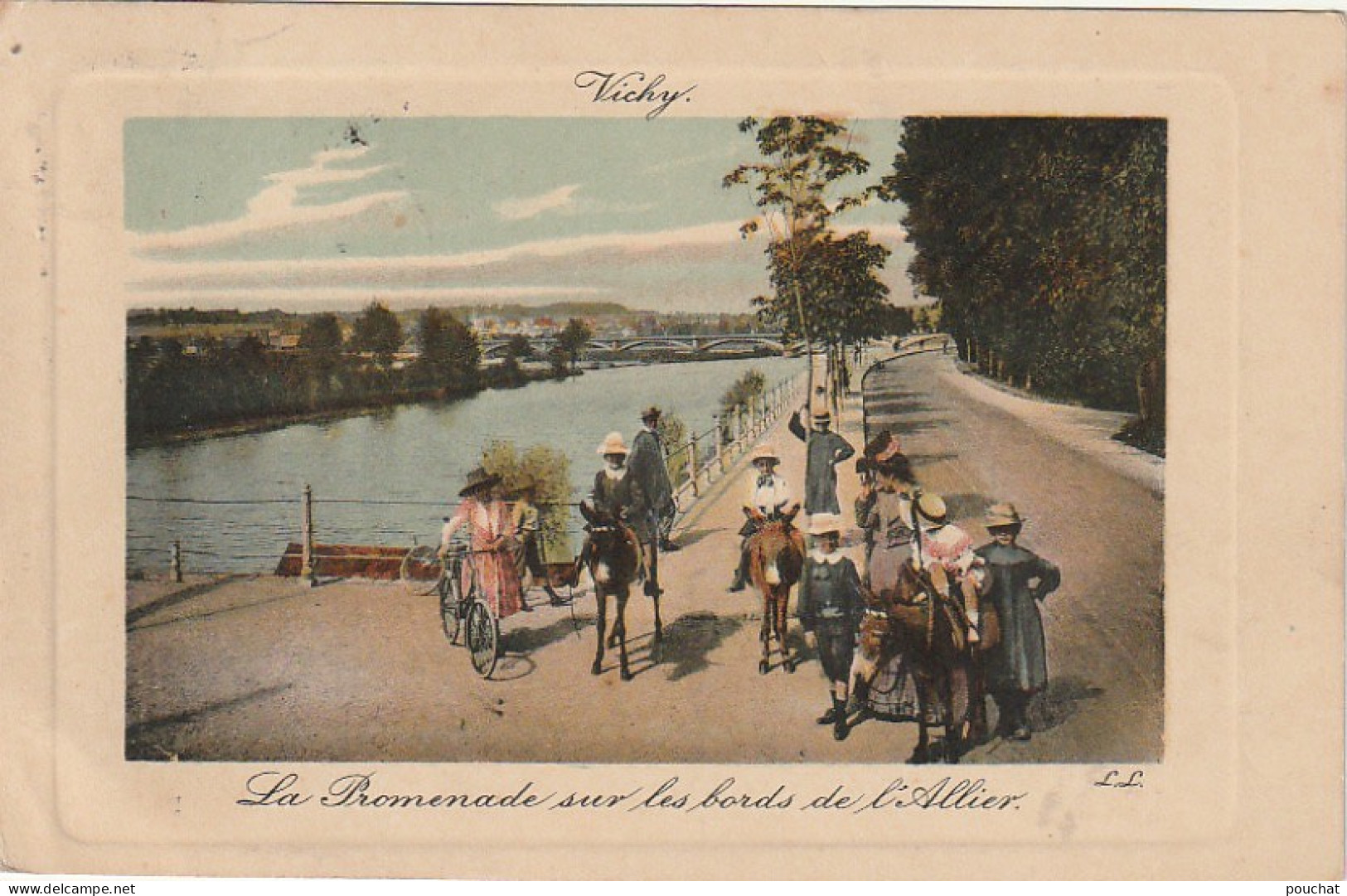 OP 4-(03)VICHY - LA PROMENADE SUR LES BORDS DE L' ALLIER - A DOS D' ANE ET BICYCLETTE - CARTE COLORISEE - 2 SCANS  - Vichy